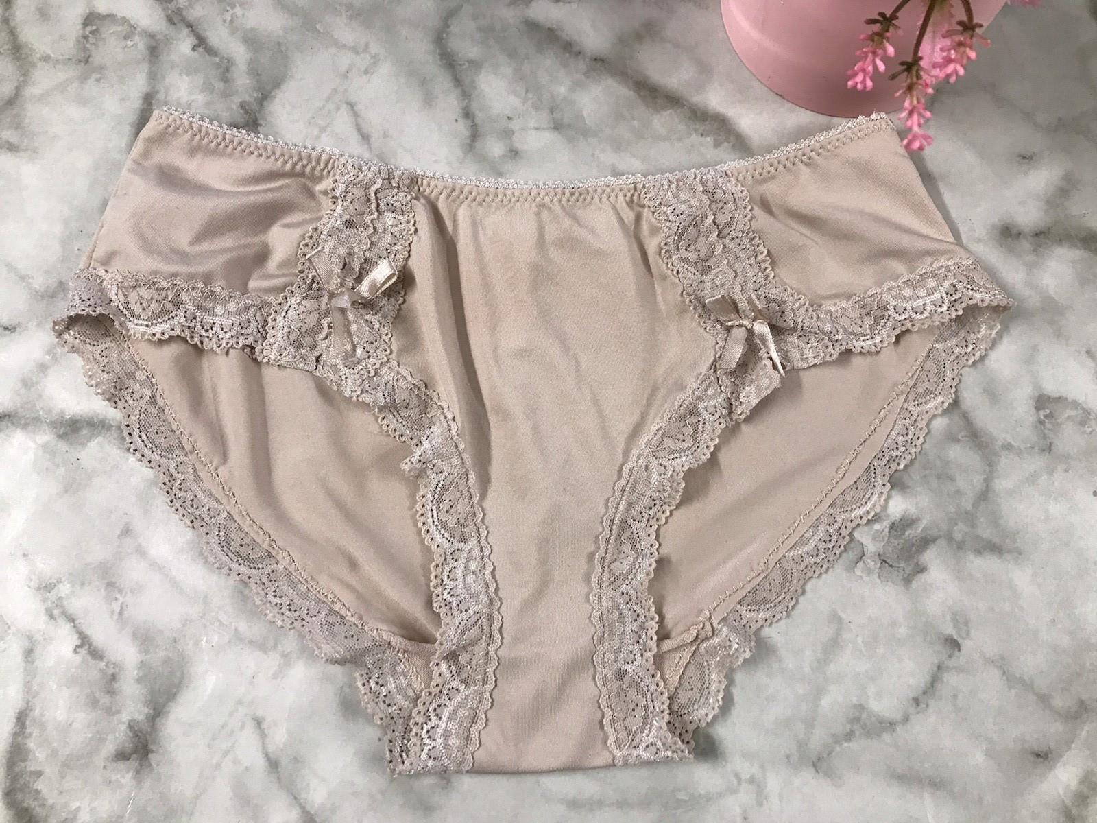 Vintage Marilyn Monroe lace poly-spandex beige Bow Lace Panty Small