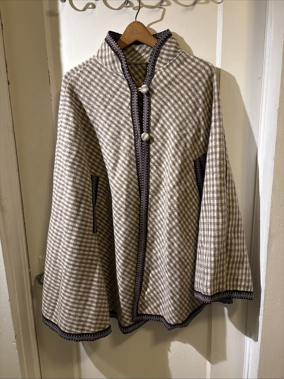 Vintage Handmade Gray Beige Herringbone Wool Poncho One Size