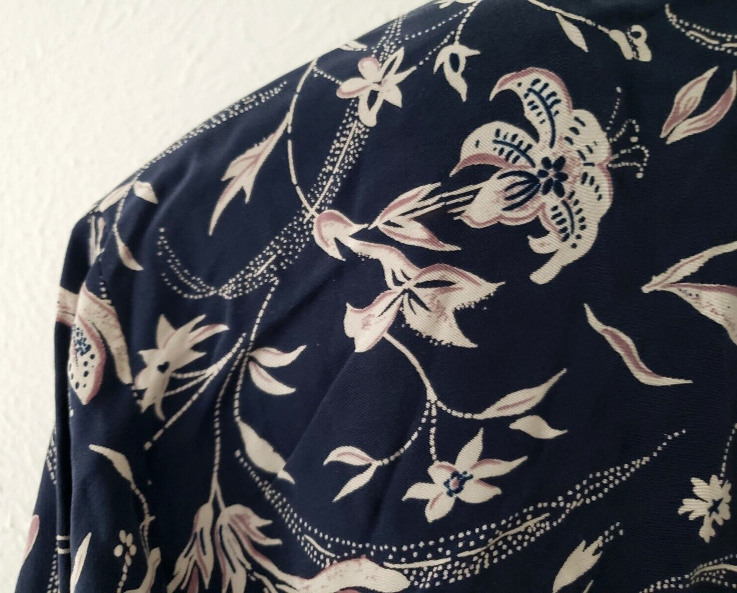 Silkland Vintage Size 10 Crossover Silk Blouse Blue White Floral Long Sleeve NWT