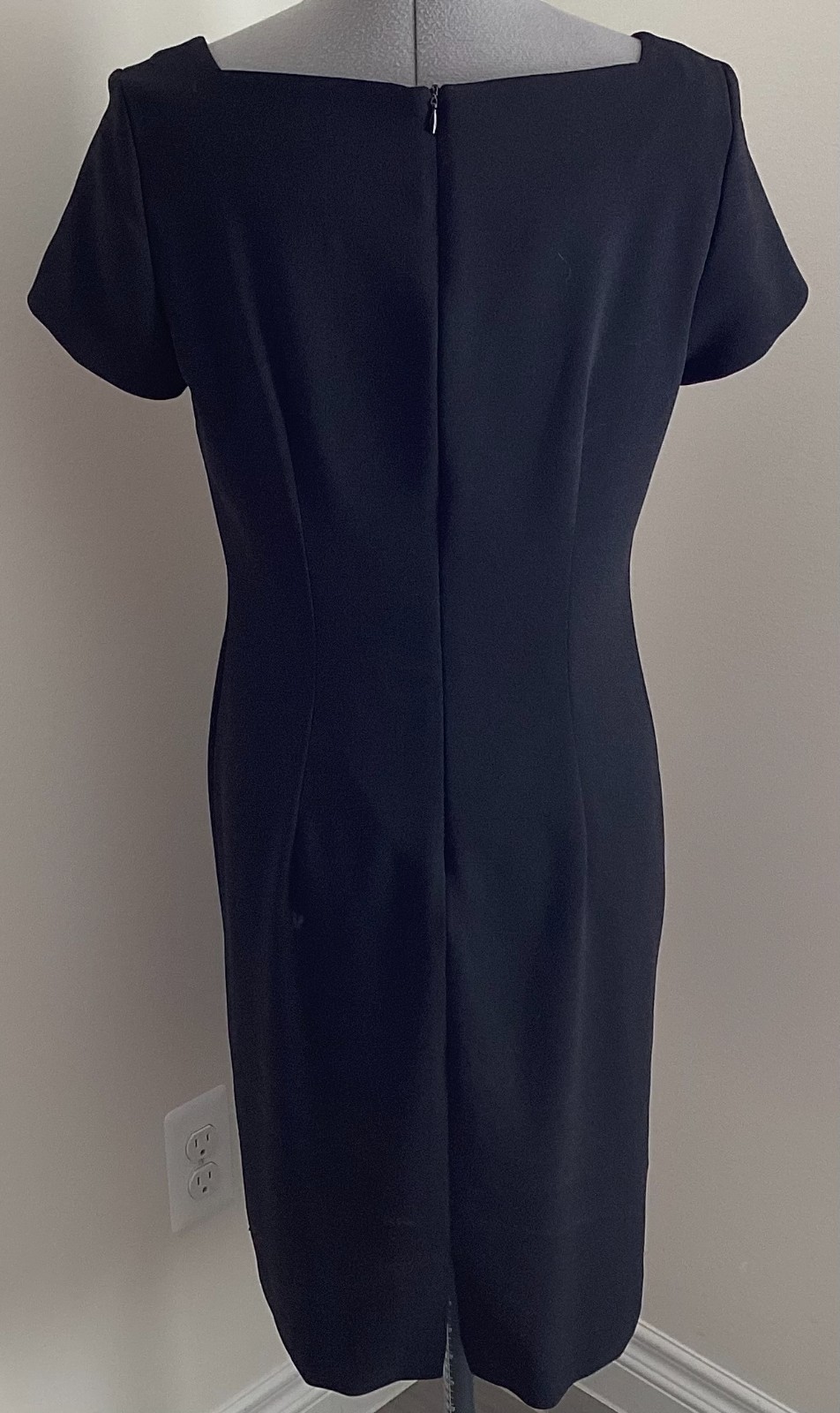 VTG David Warren black 8 sheath dress back zipper square neck line short sleeve