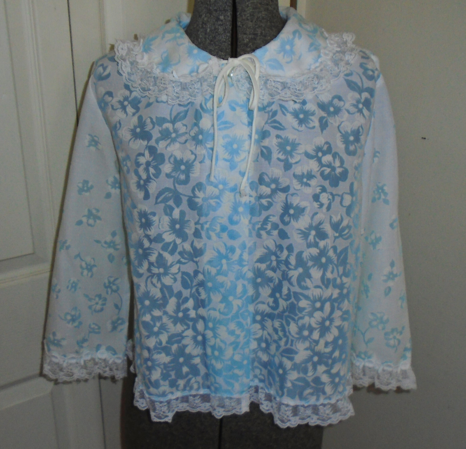 Ariel Bed Jacket Blue White Floral Sheer Vintage Made in the USA Size Small
