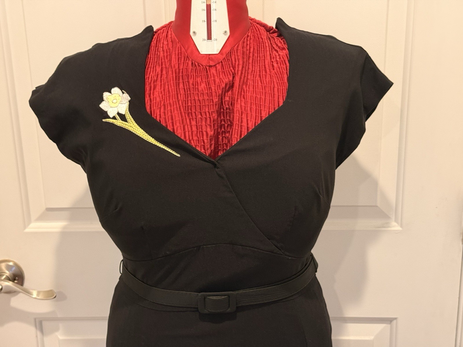 Women’s Early 2000’s Stop Staring! Size XL Black Sheath Dress With Belt
