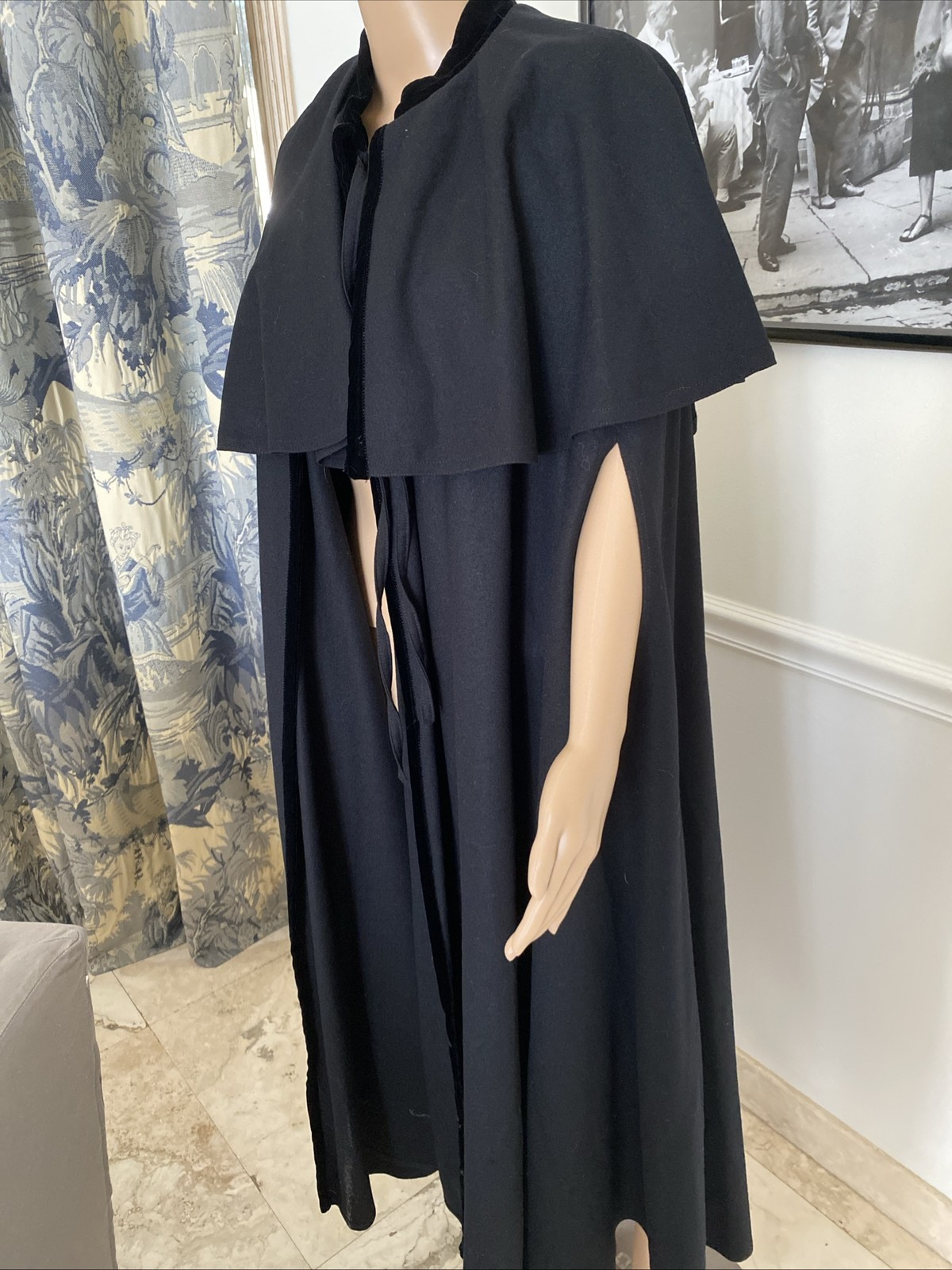 Vtg Echo Long Draped Cape Women’s Black 100% Wool Velvet Trim Warm Victorian