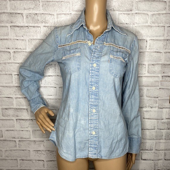 Levi’s vintage chambray button down shirt 9/10
