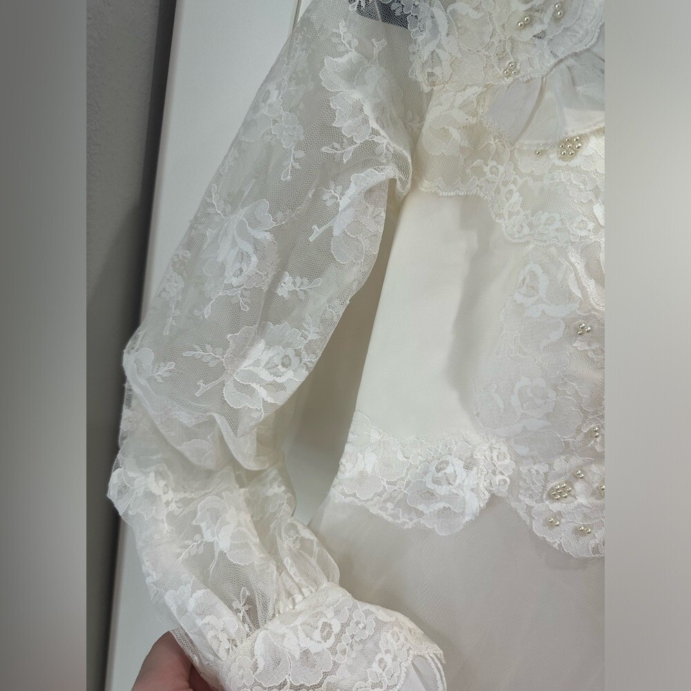 Vintage IGLWU Wedding gown size 6 lace ruffles waterfall beads train