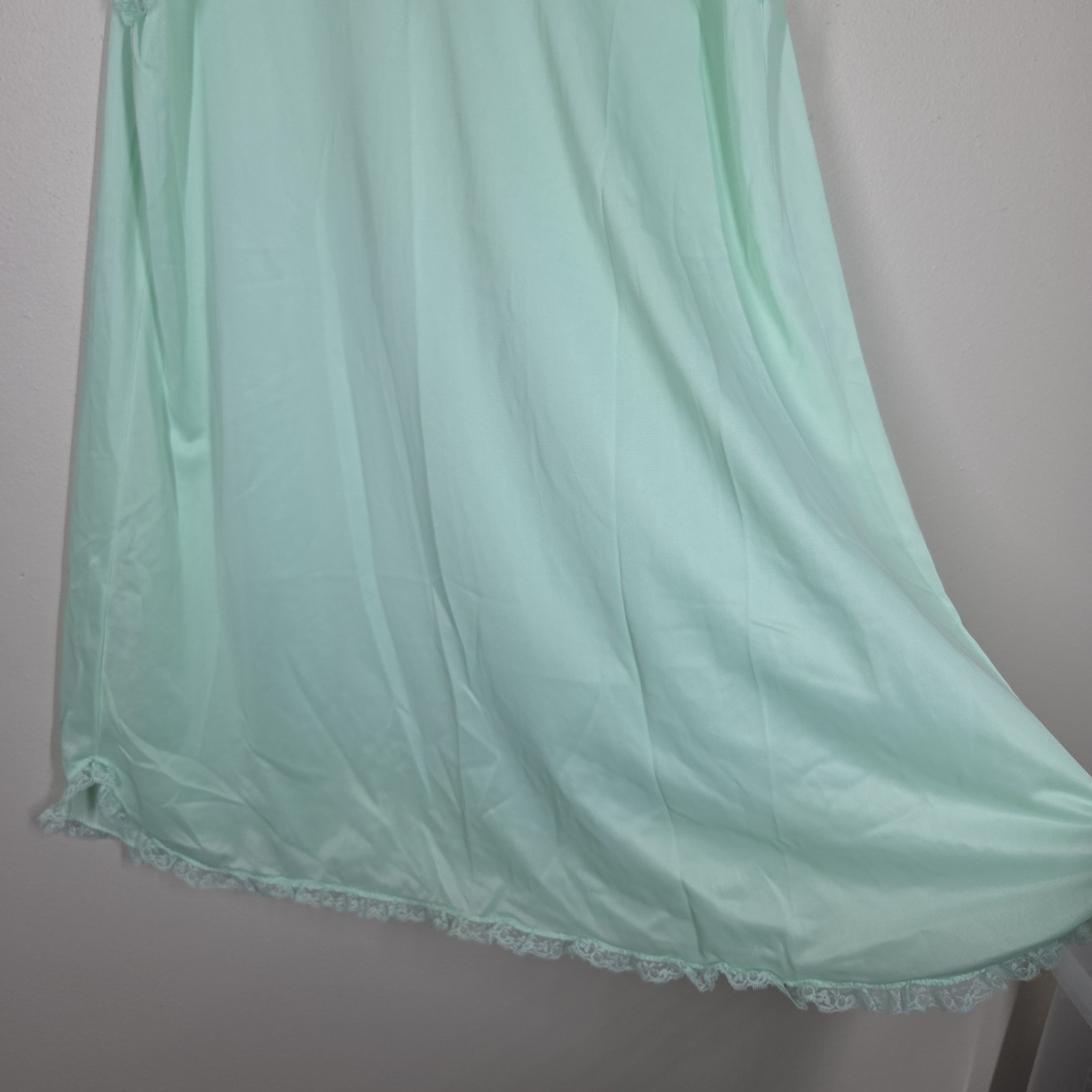 Vtg 70s San Souci Pastel Mint Green Lace Trim Nylon Mini Nightgown M Coquette