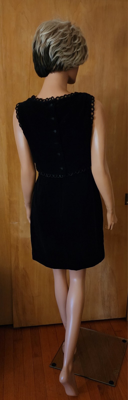 WOMEN’S VINTAGE 50’S ERA BLACK VELVET DRESS ~ REFER TO MEASUREMENTS