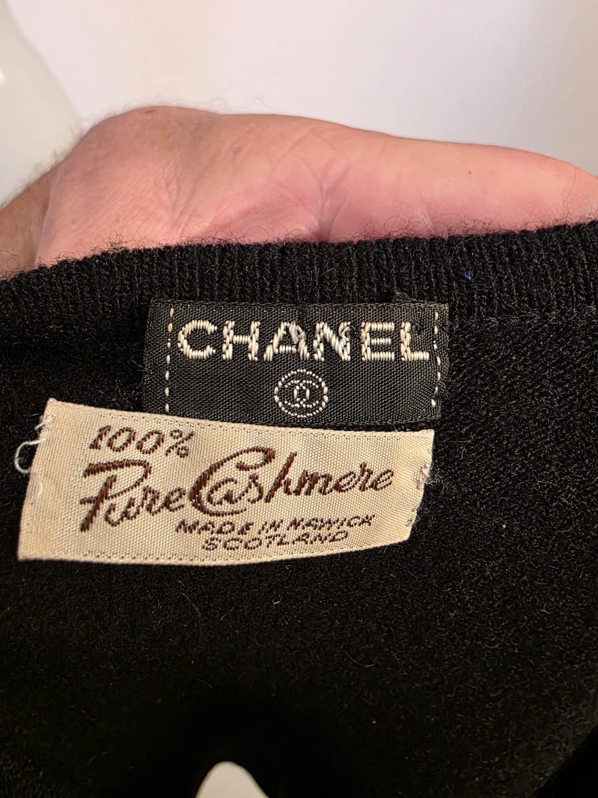VINTAGE DESIGNER CHANEL BLACK CASHMERE SWEATER W SILK SATIN BELTING