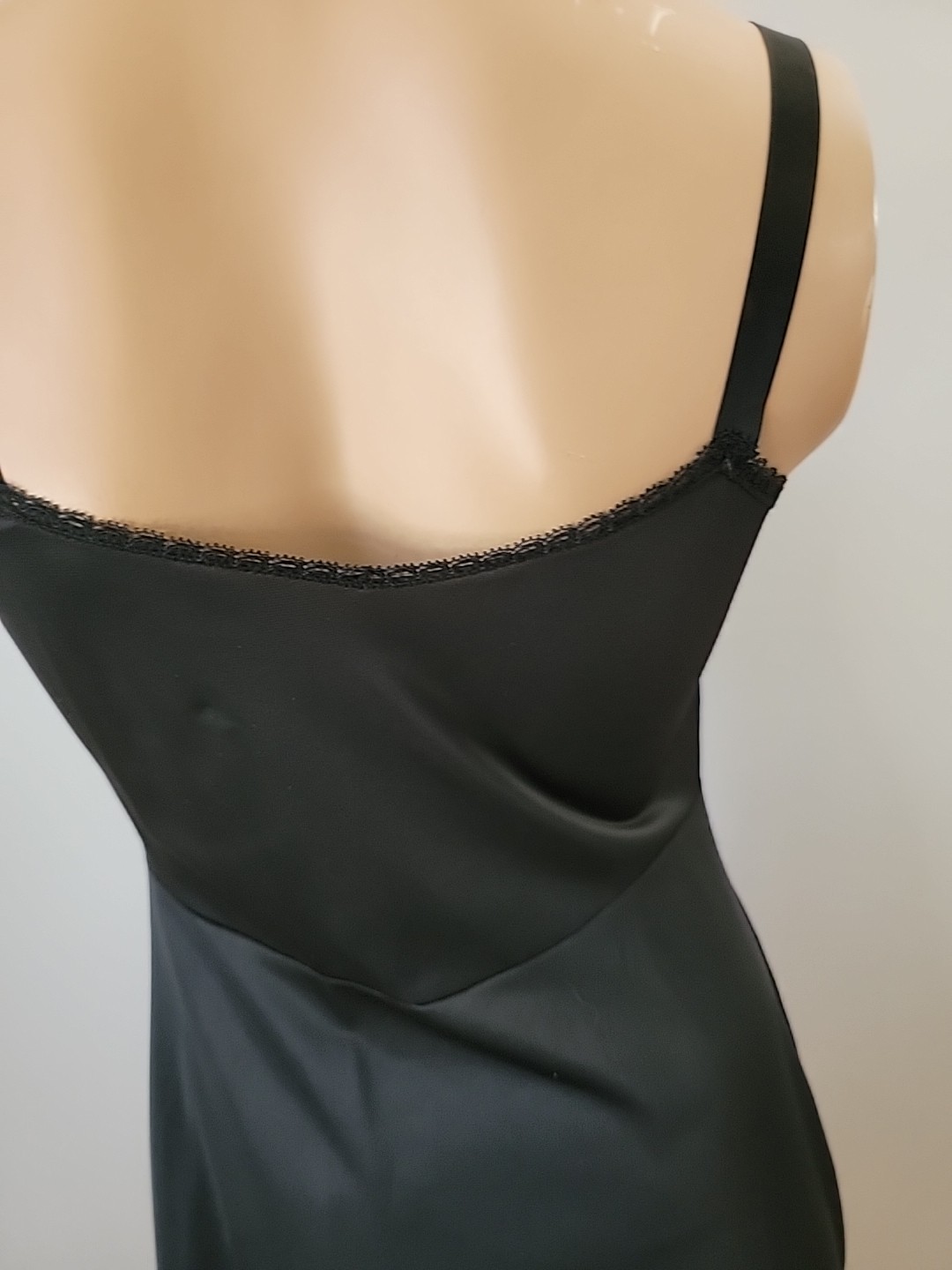 Vintage LAROS 100% Nylon Black Full Slip Lace Detail Size 36 Short