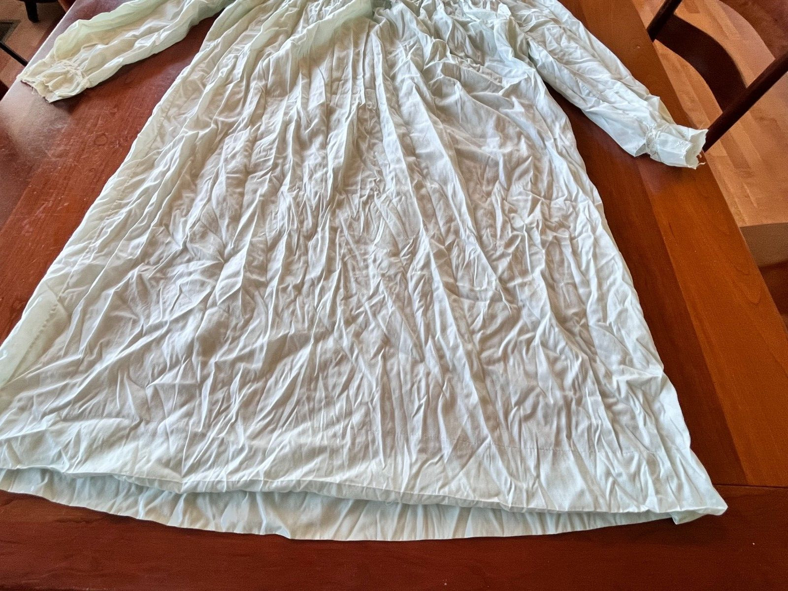 VINTAGE PASTEL GREEN LADIES NIGHTGOWN LACE COTTON POLY BLEND LONG SLEEVE