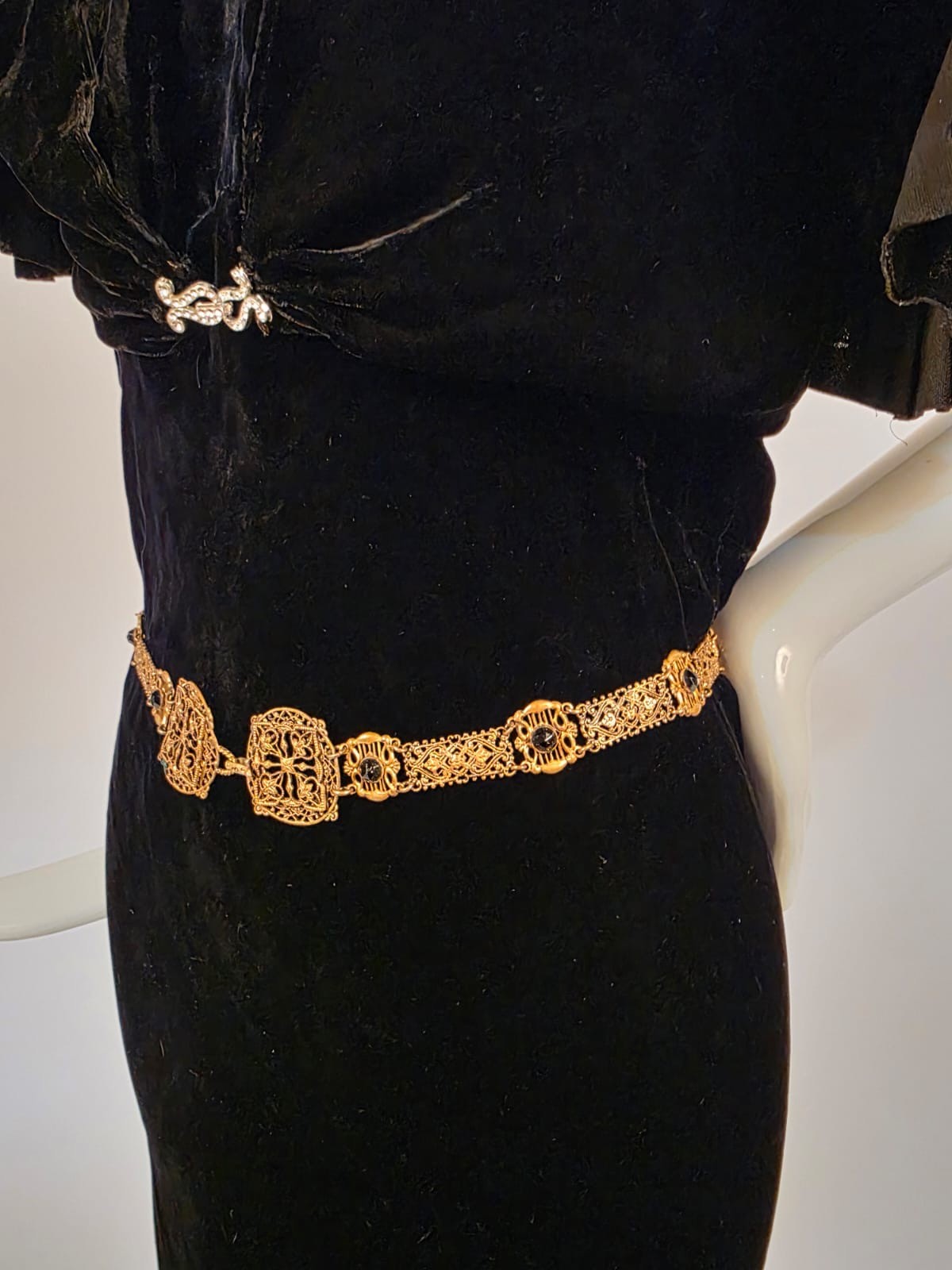 1930’S GOLD TONE FILIGREE + BLACK STONE BELT FOR DRESS