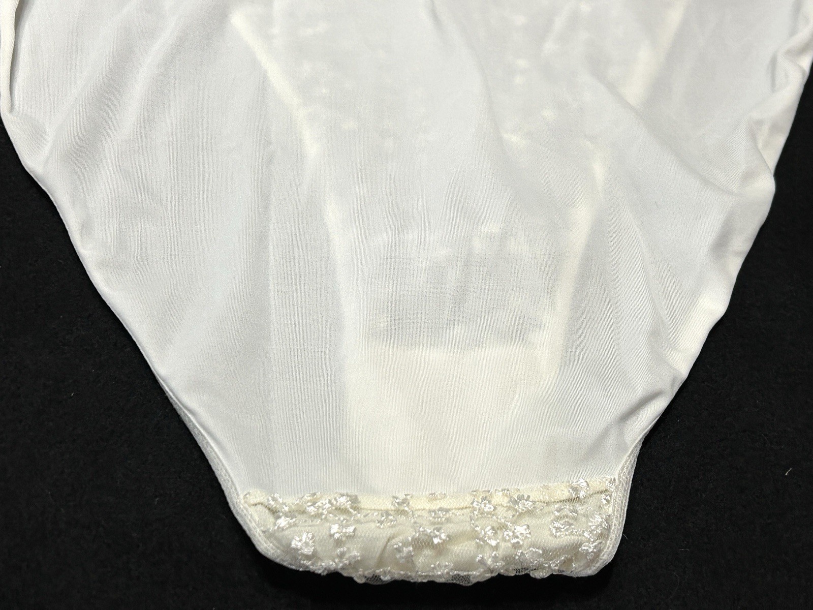 Vtg DONNA LOREN 105X Embroidered Sheer Mesh Satin 4X White String Bikini Panties