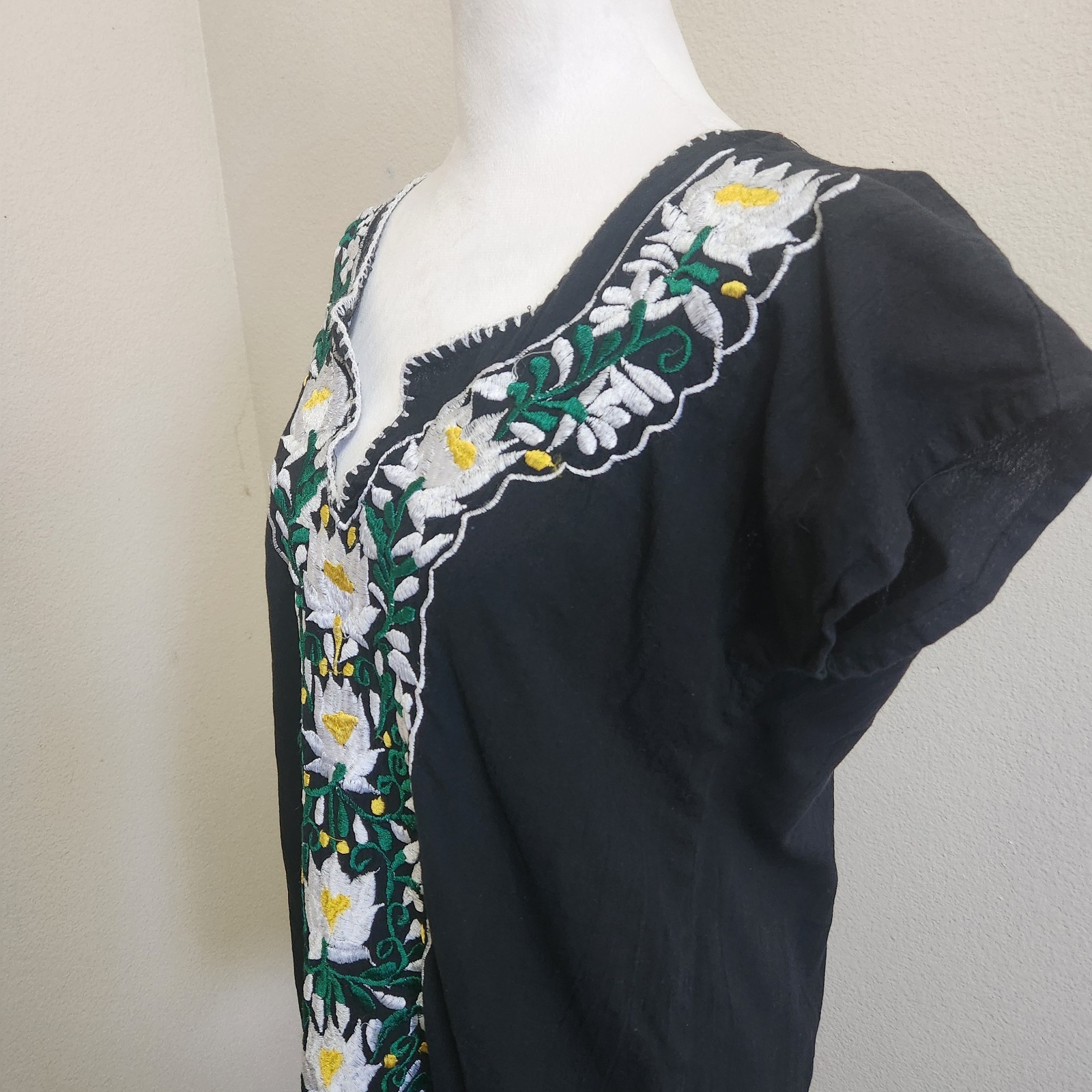 Vtg 70s Embroidered Ethnic Mexican Peasant Dress Boho Tunic L Black Lotus Resort