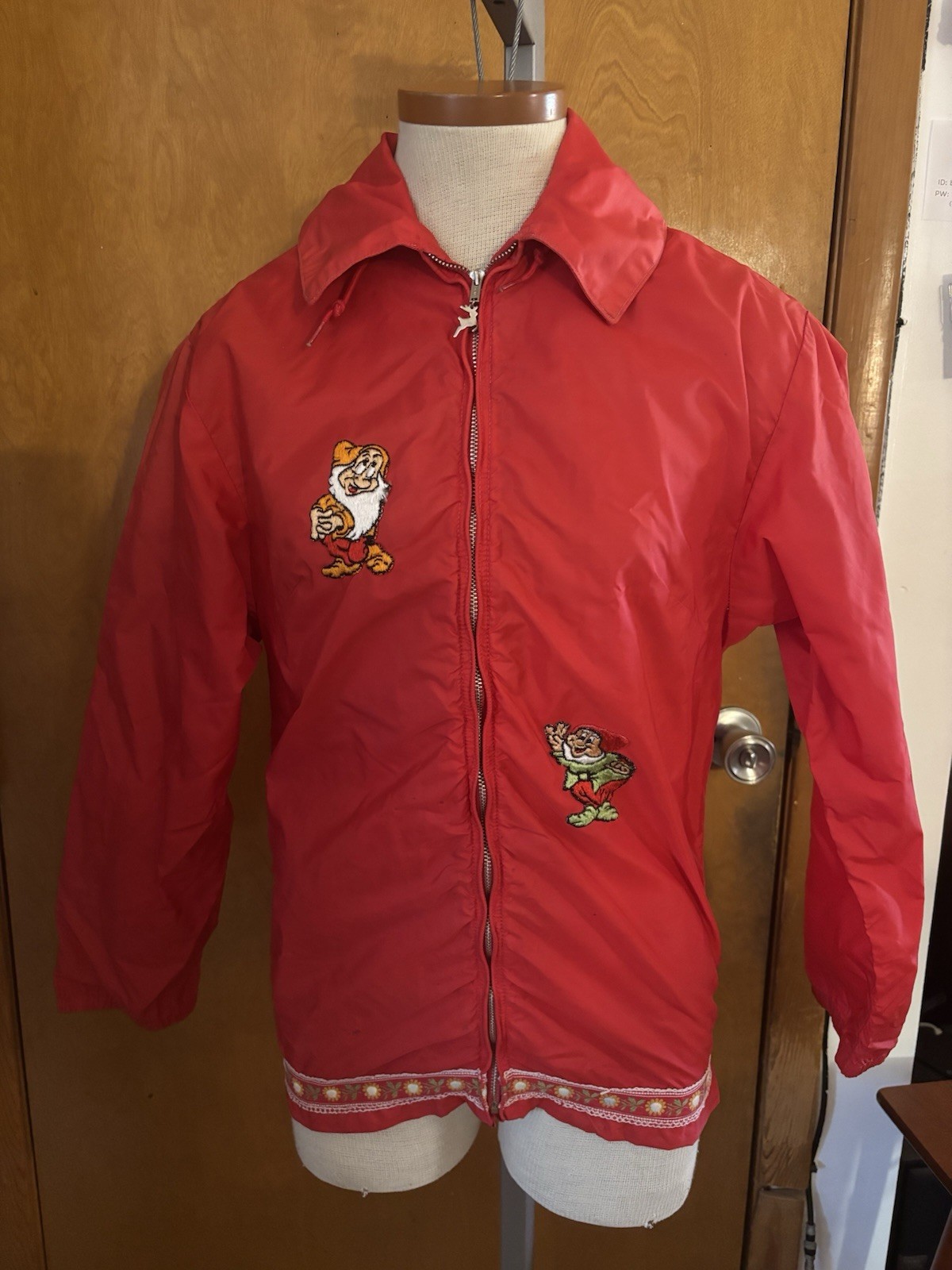 WHITE STAG USA: REWORKED VINTAGE “Snow White Dwarves” Nylon Jacket SZ.S (RED)