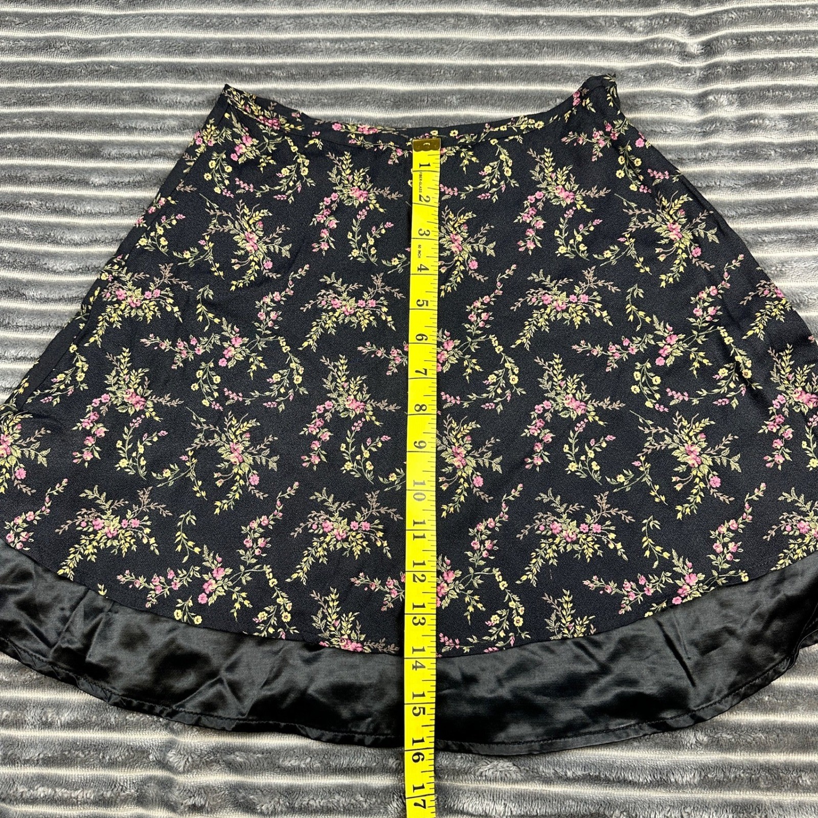 Wrapper USA Vintage 90s Floral Mini Skirt Black Satin Ruffle Hem Size 5/6 Grunge