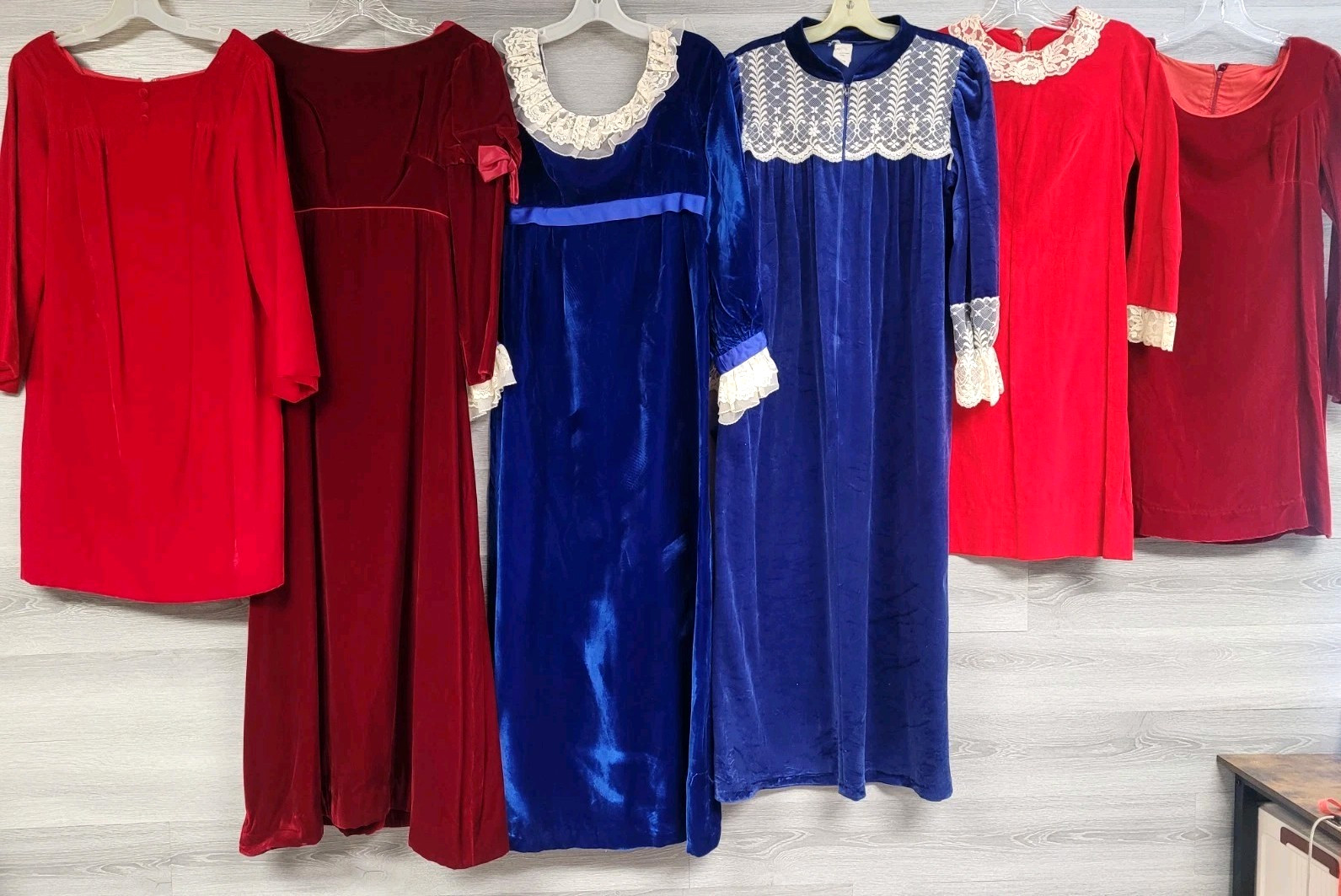 WOMENS LOT OF 24 VINTAGE VELVET DRESSES 40s 50s 60s 70s LACE RUFFLES MINI MAXI