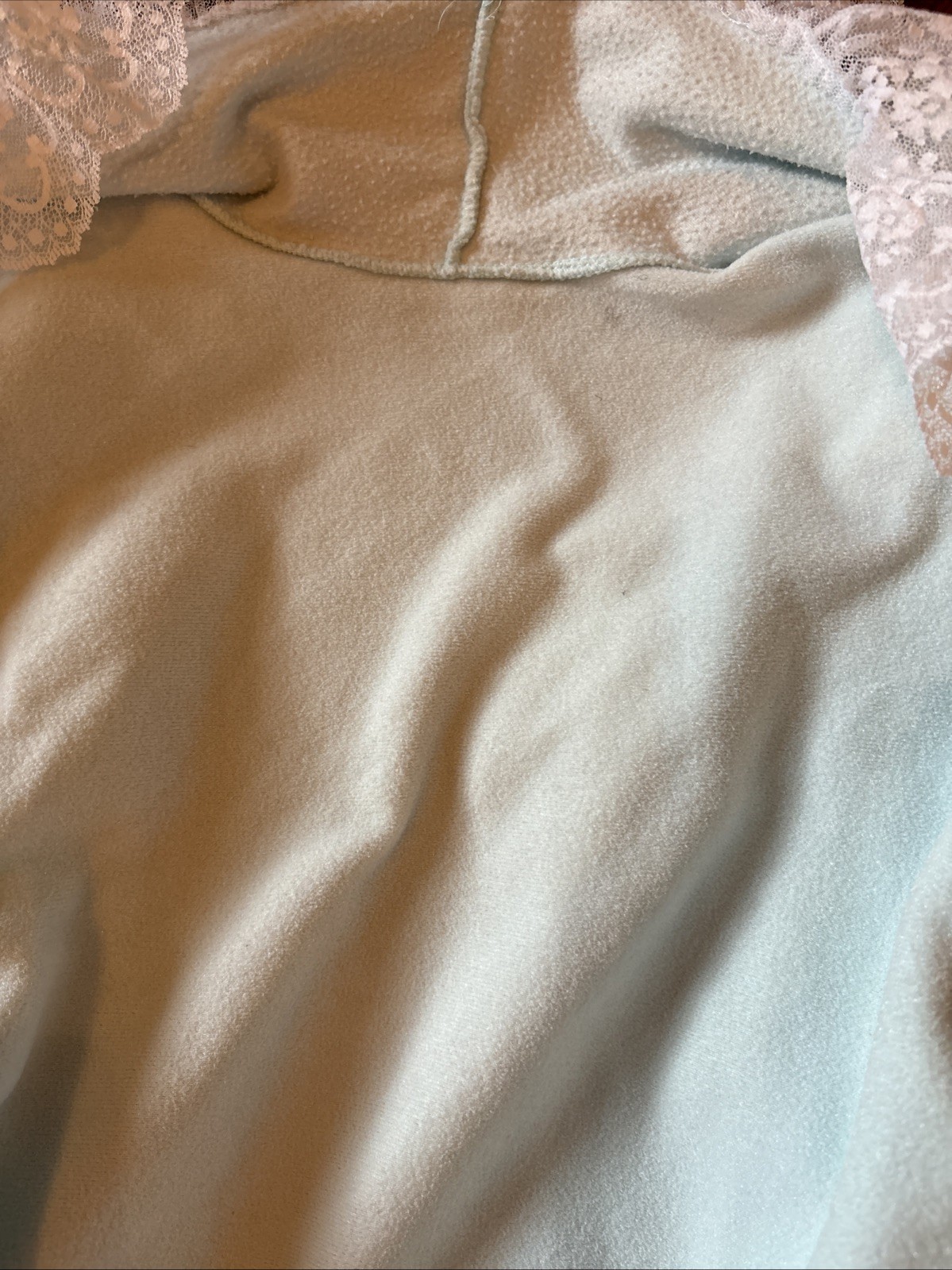 Vintage Vanity Fair Soft Sea Foam Embroidered Robe Ruffled Trim Belt Pockets M