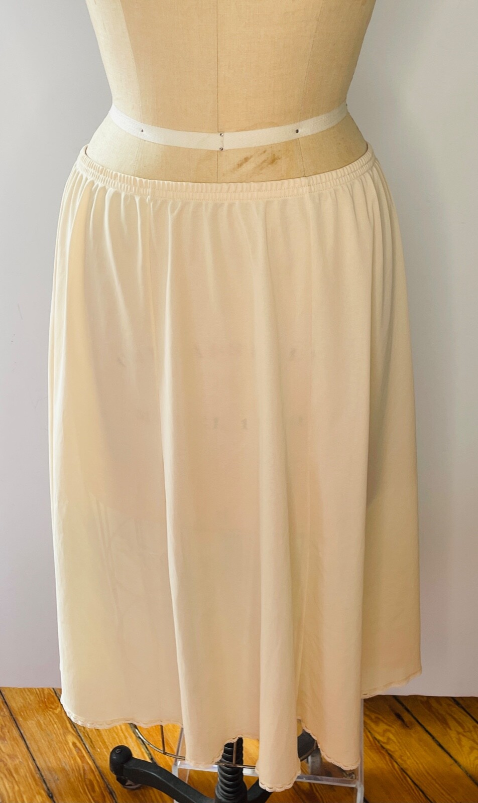 VTG VANITY FAIR*TAN NUDE A-LINE LACE TRIM NYLON HALF SLIP*L