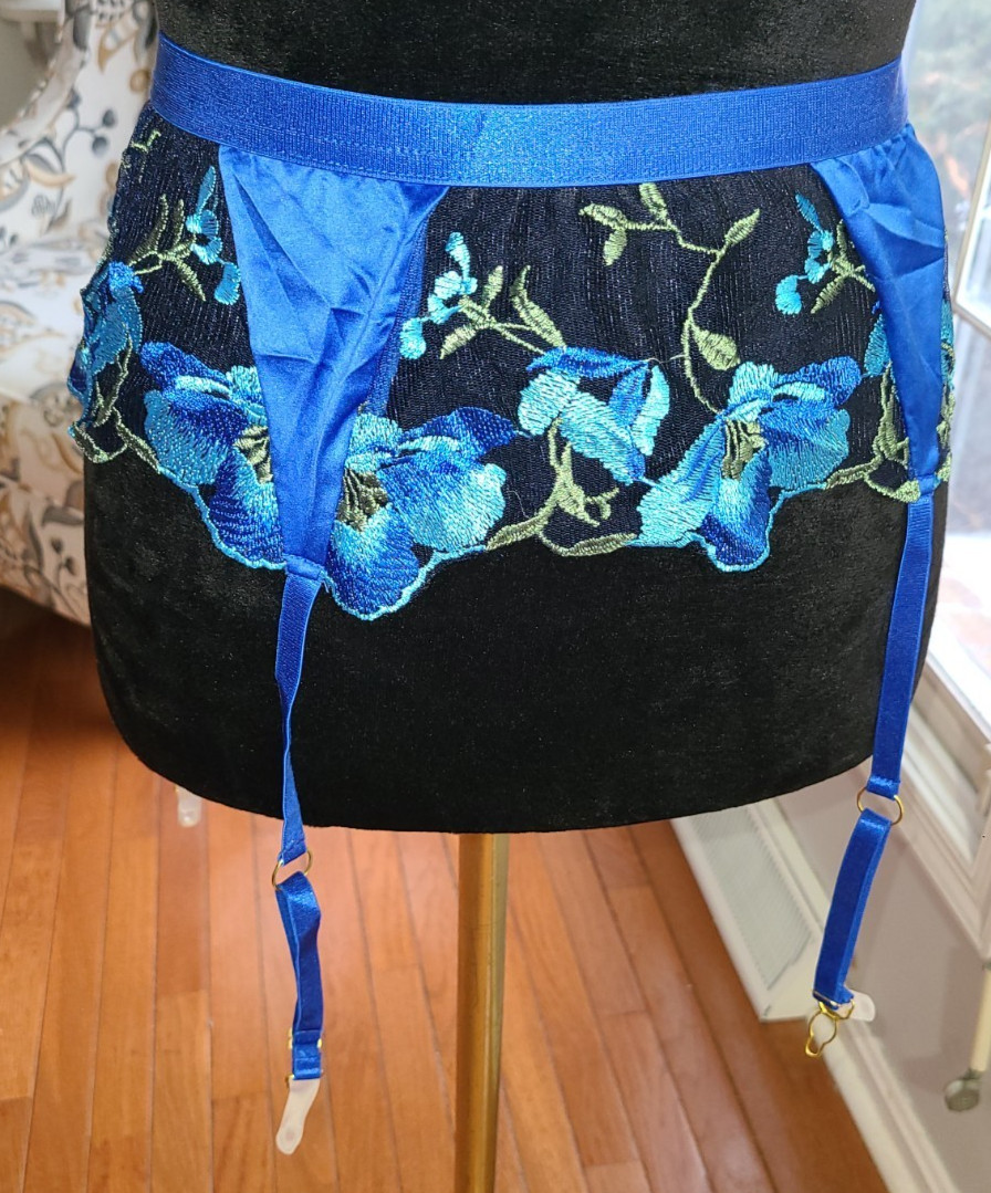Sexy Blue Hello LA Girl Sz Sm Garter Belt and Thong Fancy floral lace – Silky