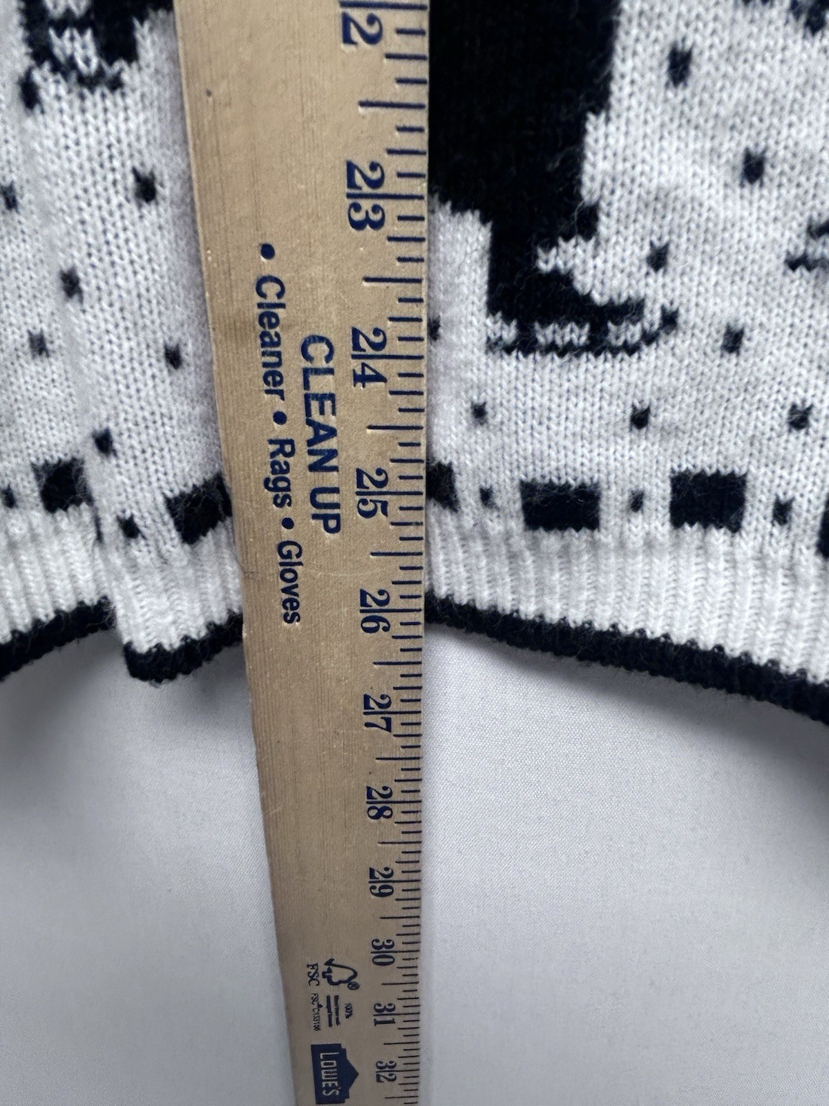 VTG Company Collection XL Black &White Acrylic Christmas Holiday Sweater