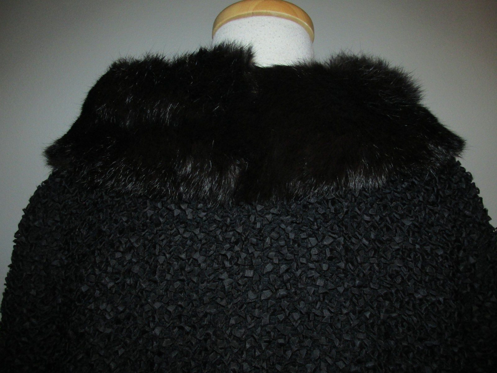 Vintage Size L Black Textured Fabric Fur Collar Jacket Three Quarter Sleeves