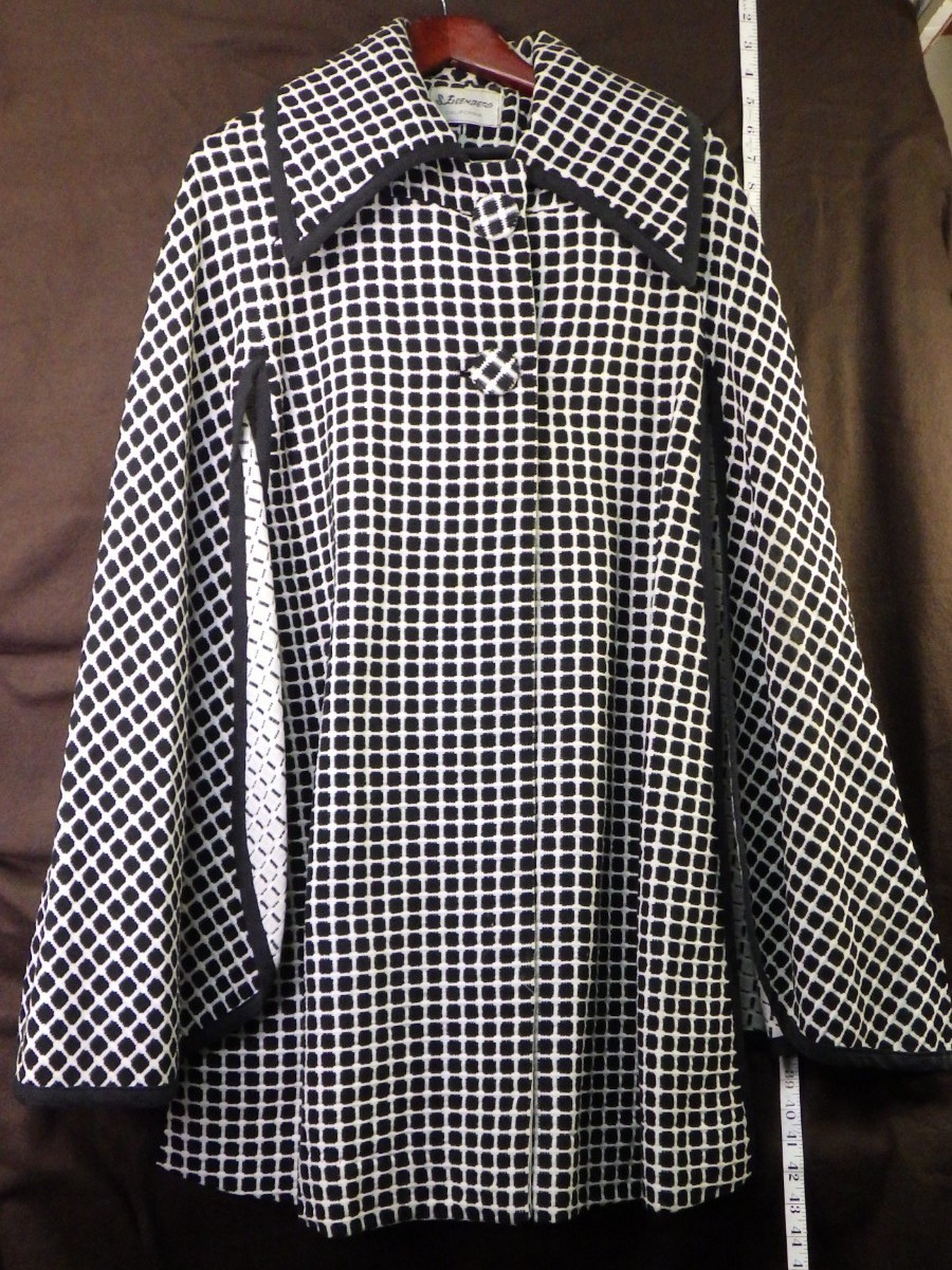 Vintage near MINT S Eisenberg cape WOW black white square dots super model 1960s