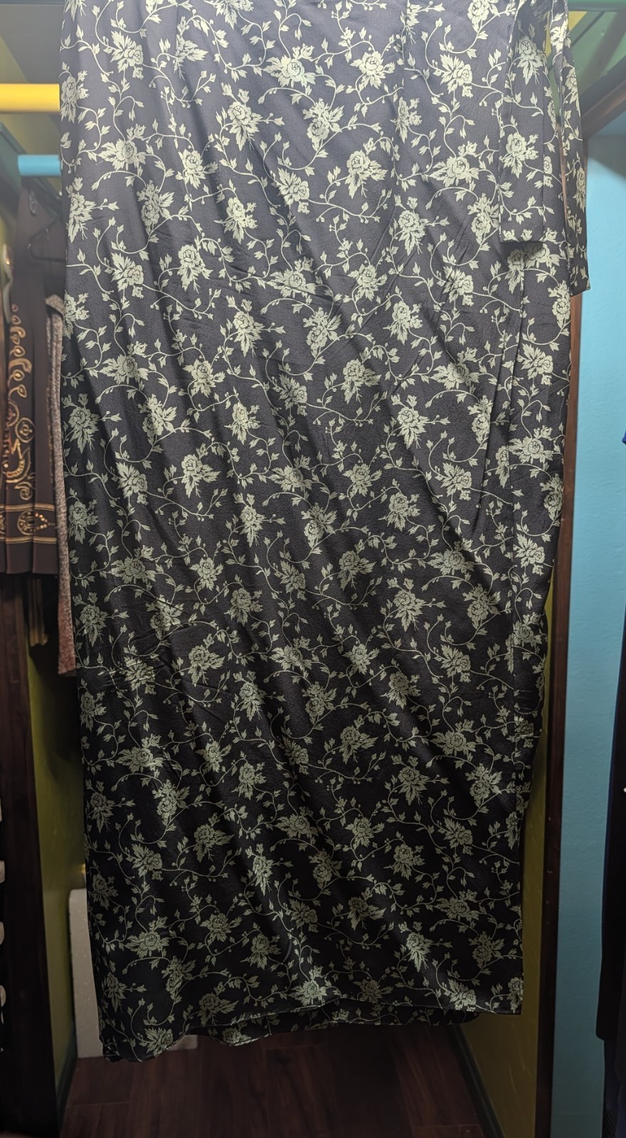 SilkLand Black Wrap Skirt Sz 14 Sage Rose Motifs Goth Retro Tie & Button Closure