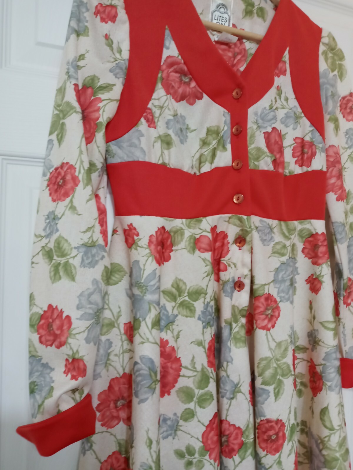 Vintage Lites On Dress size 9 100% polyester