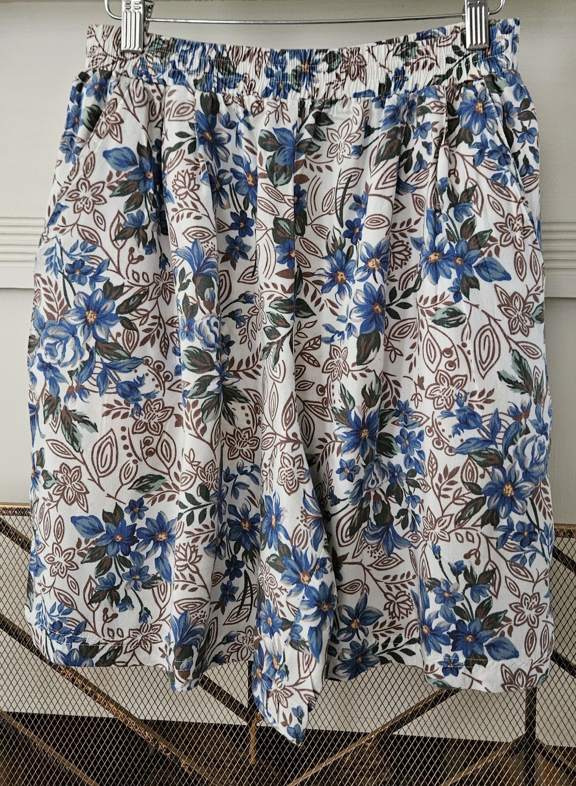 Bugle Boy Vintage Classic High Waist Floral Shorts. Size L