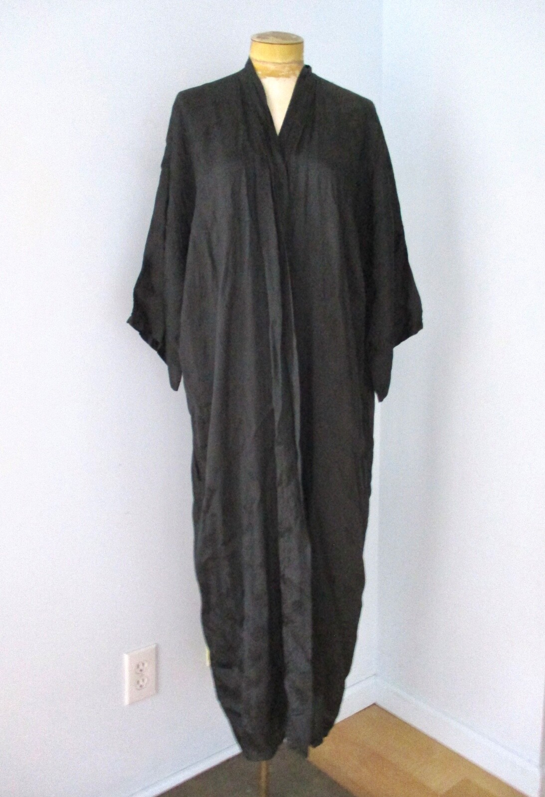 Vtg 60s black silky rayon Asian long robe colorful embroidered birds flowers L