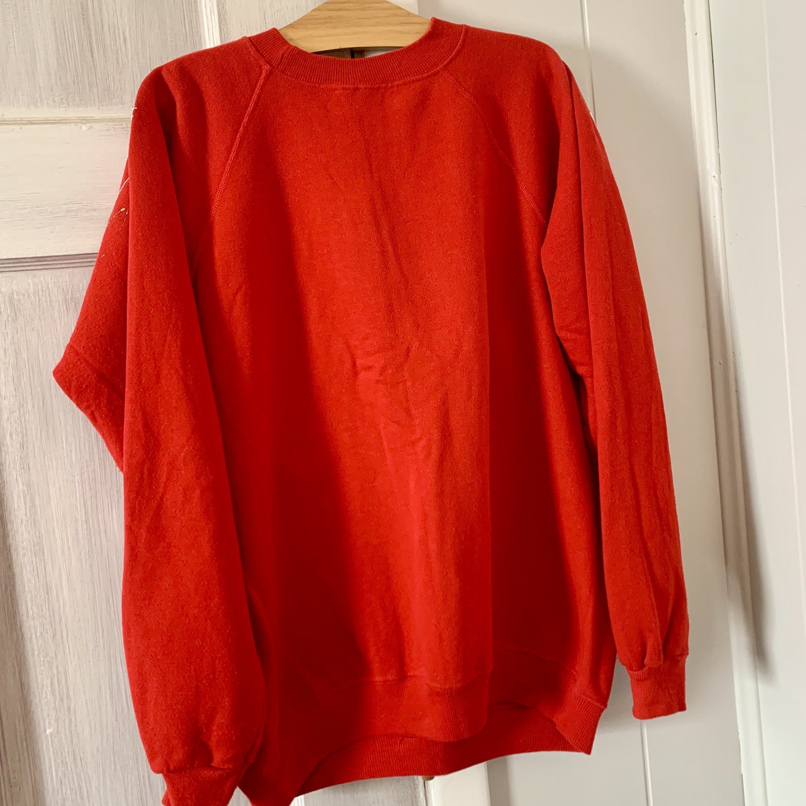 Vintage Valentine’s Day Red Sweatshirt with painted hearts gold paint spatter L