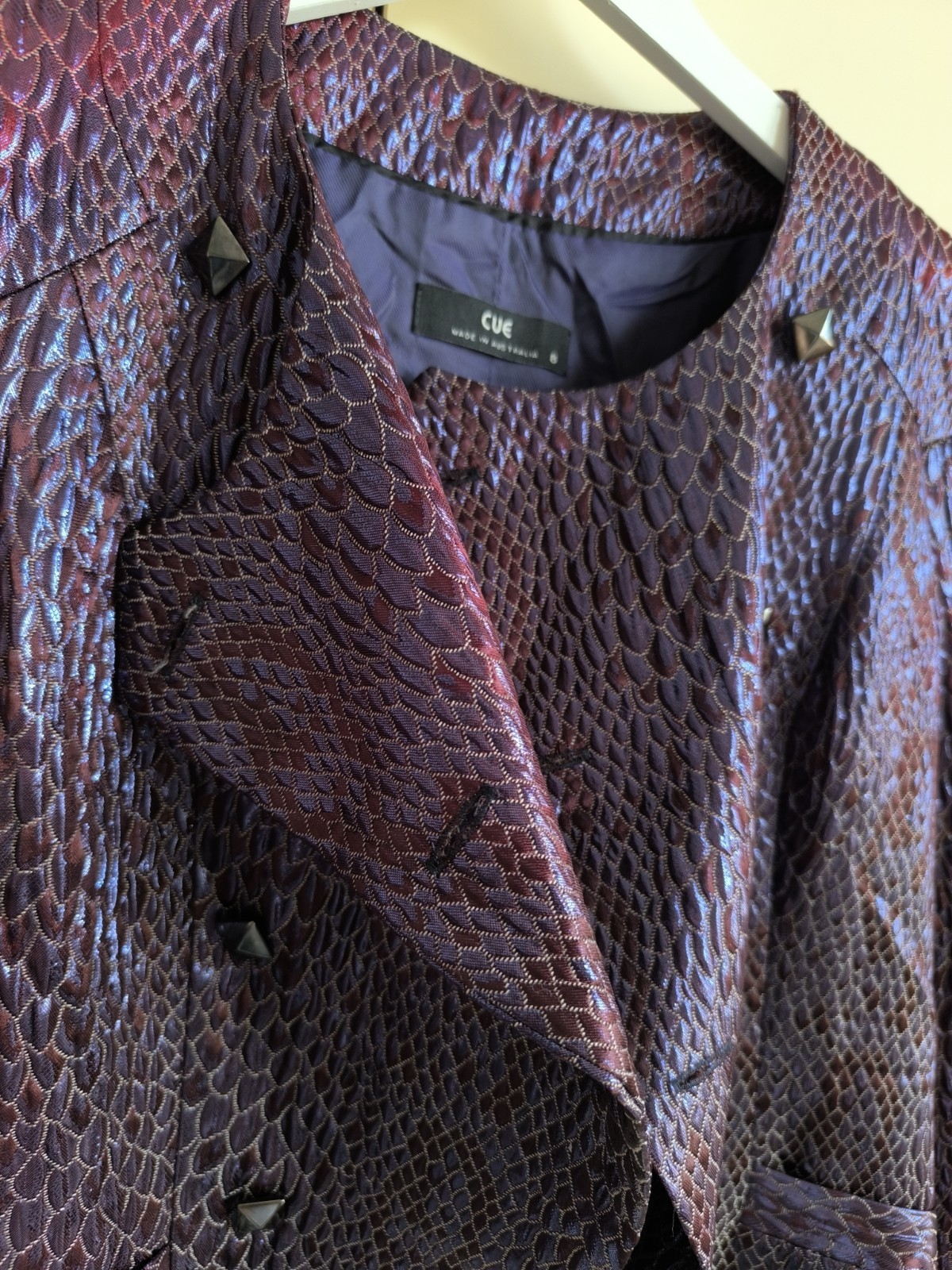 Beautiful vintage vine colours women’s jacket by CUE, Australia