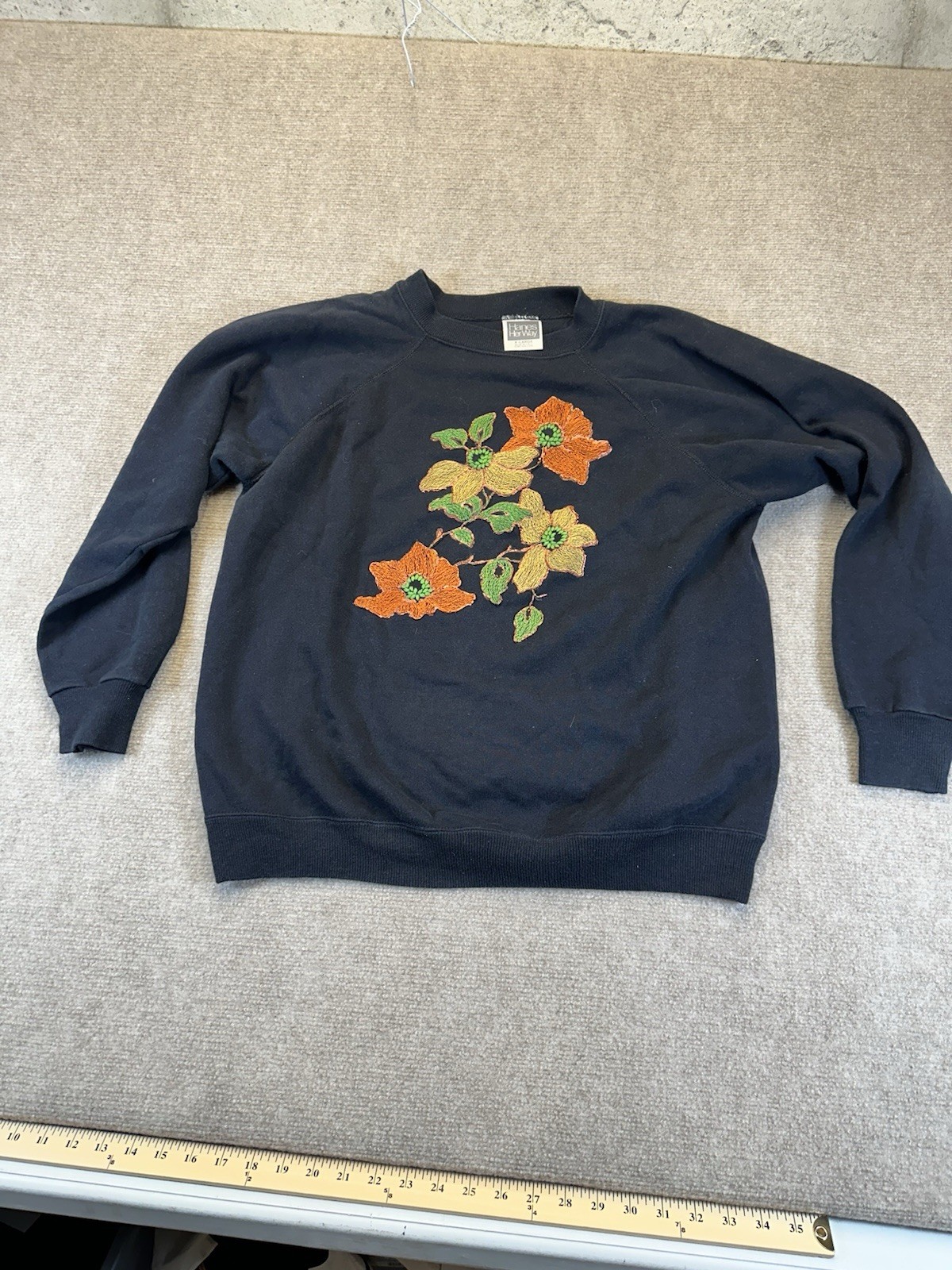 Vintage 90s Hanes Her Way sweatshirt with floral embroidery XL Women’s