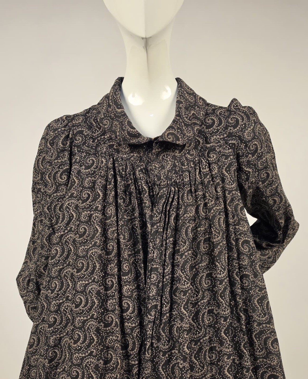 VICTORIAN 19TH C PRINT CALICO COTTON MATERNITY WRAPPER DRESS W BUSTLE REAR 