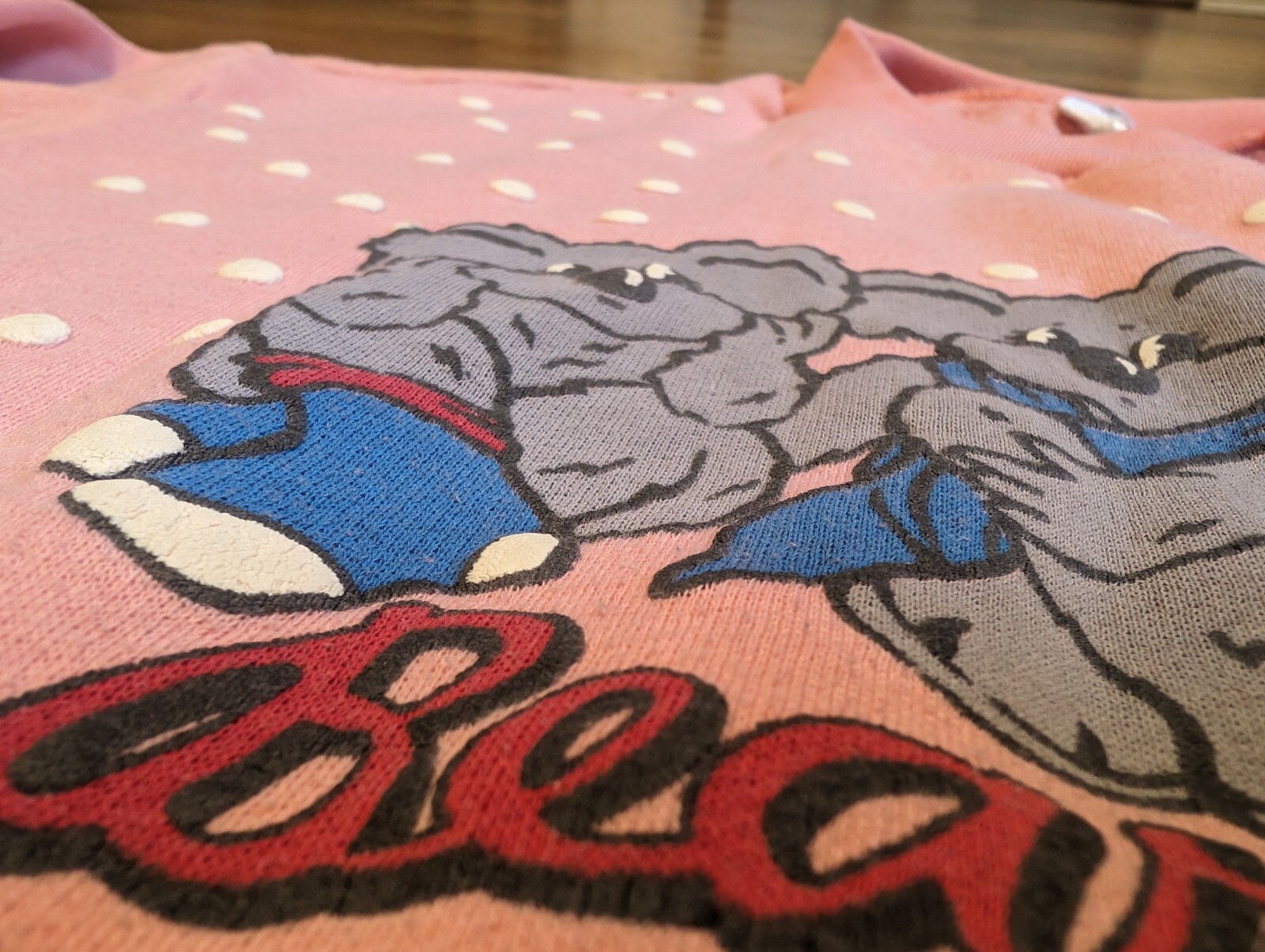 Vtg „Bearly Dressed” Koala Sweatshirt – Medium (?) – Pink Pullover Cute Joke Pun