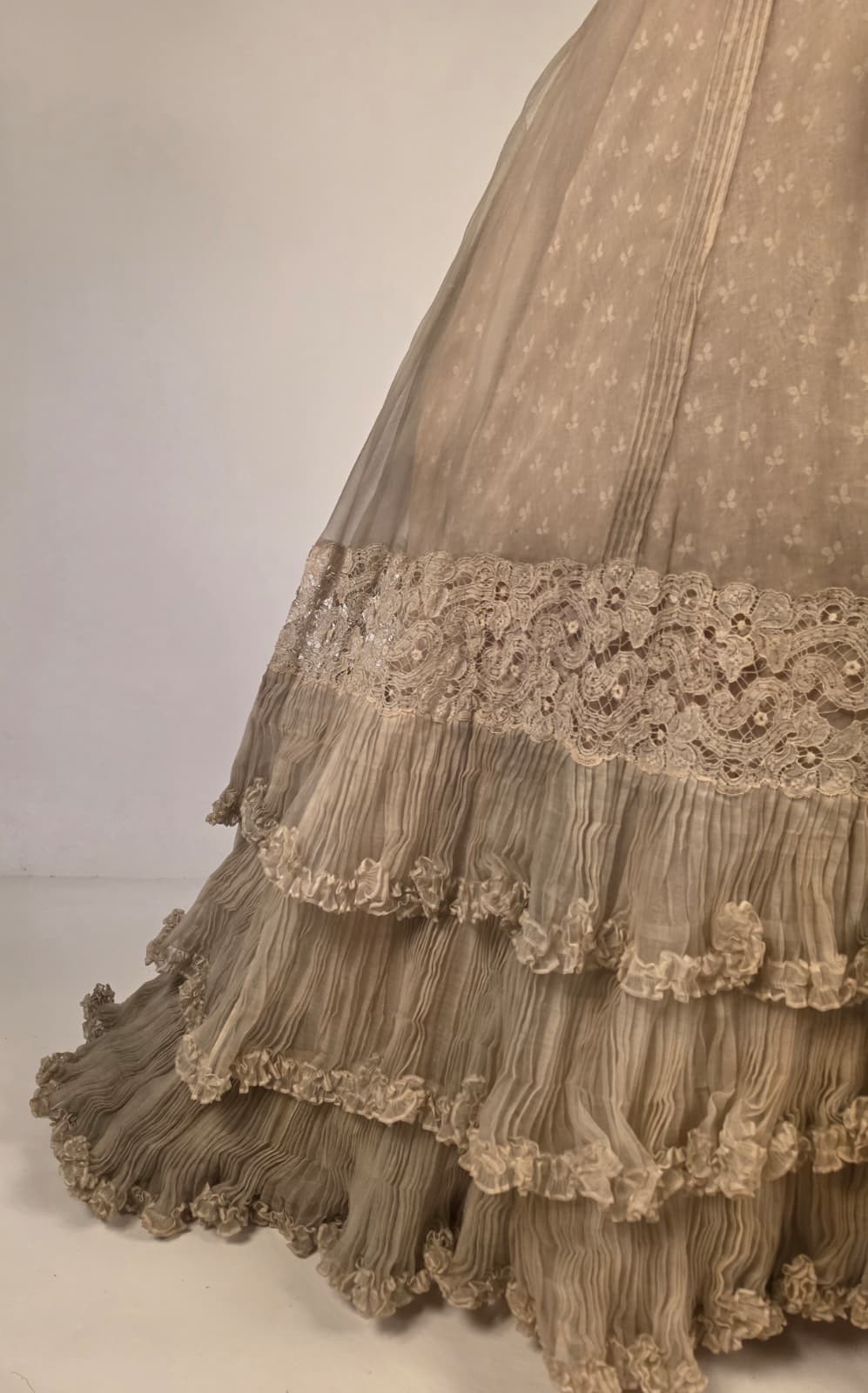 ETHEREAL EARLY EDWARDIAN COTTON ORGANDY DRESS W SPIDERWEB LACE + RICH RUFFLES