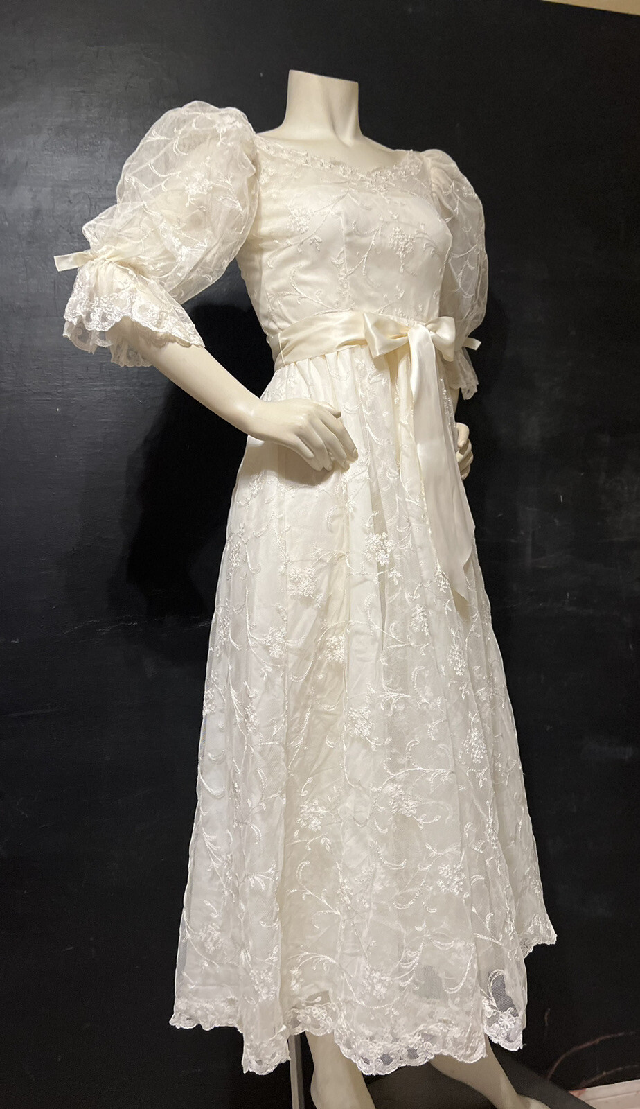 VTG 1980s ILGWU Lace Dress Square Neck Puff Sleeves Full Skirt Princess Style M