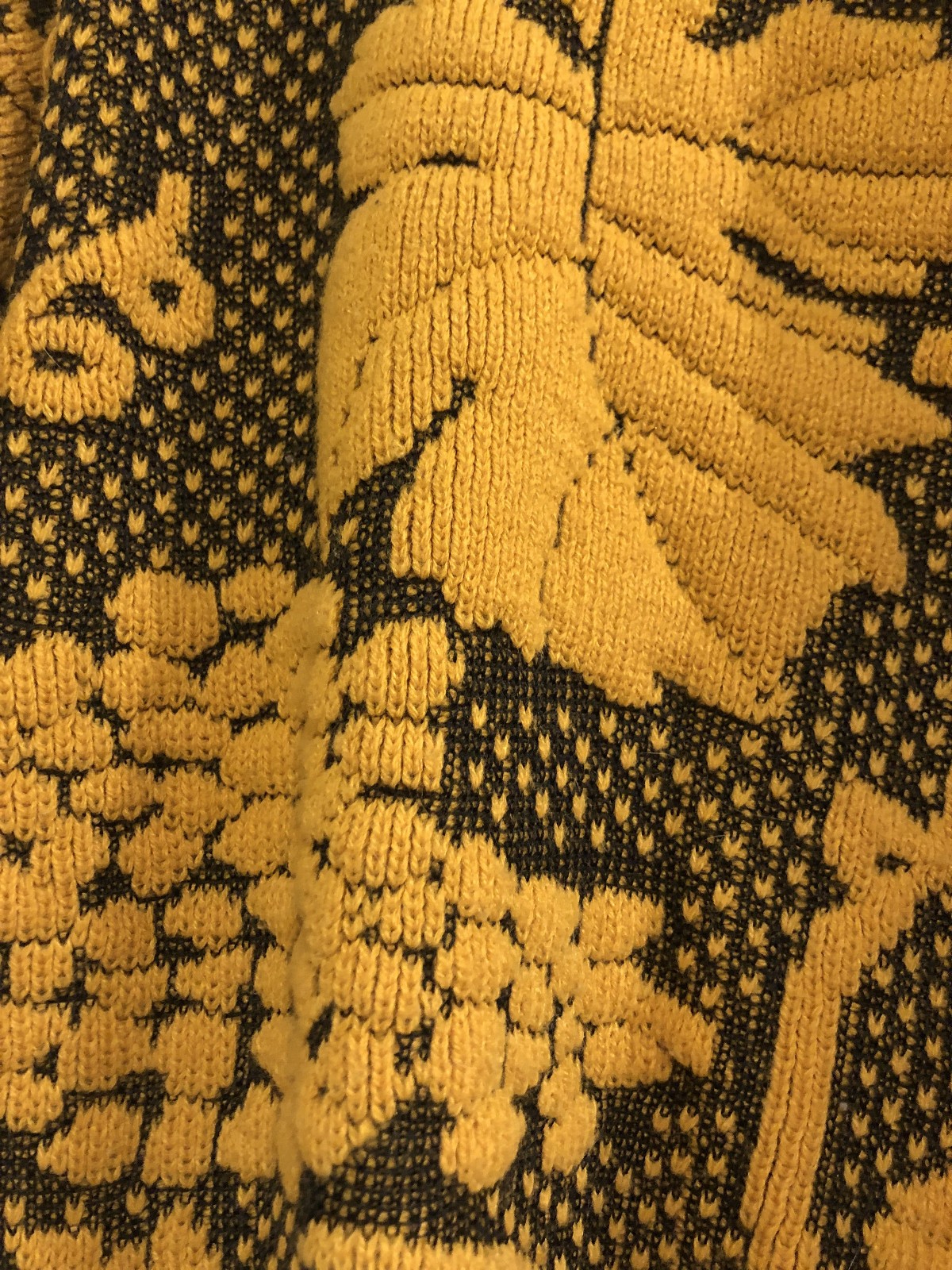Zalerno Intl Sportswear 1980s Vintage Pullover Sweater – Yellow Leaf Pattern
