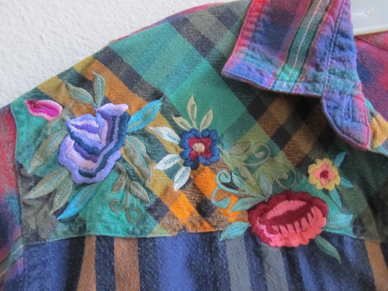 QPS Western Mixed Plaid Floral Embroidery Button-Front Flannel Missy Sz M (44″)