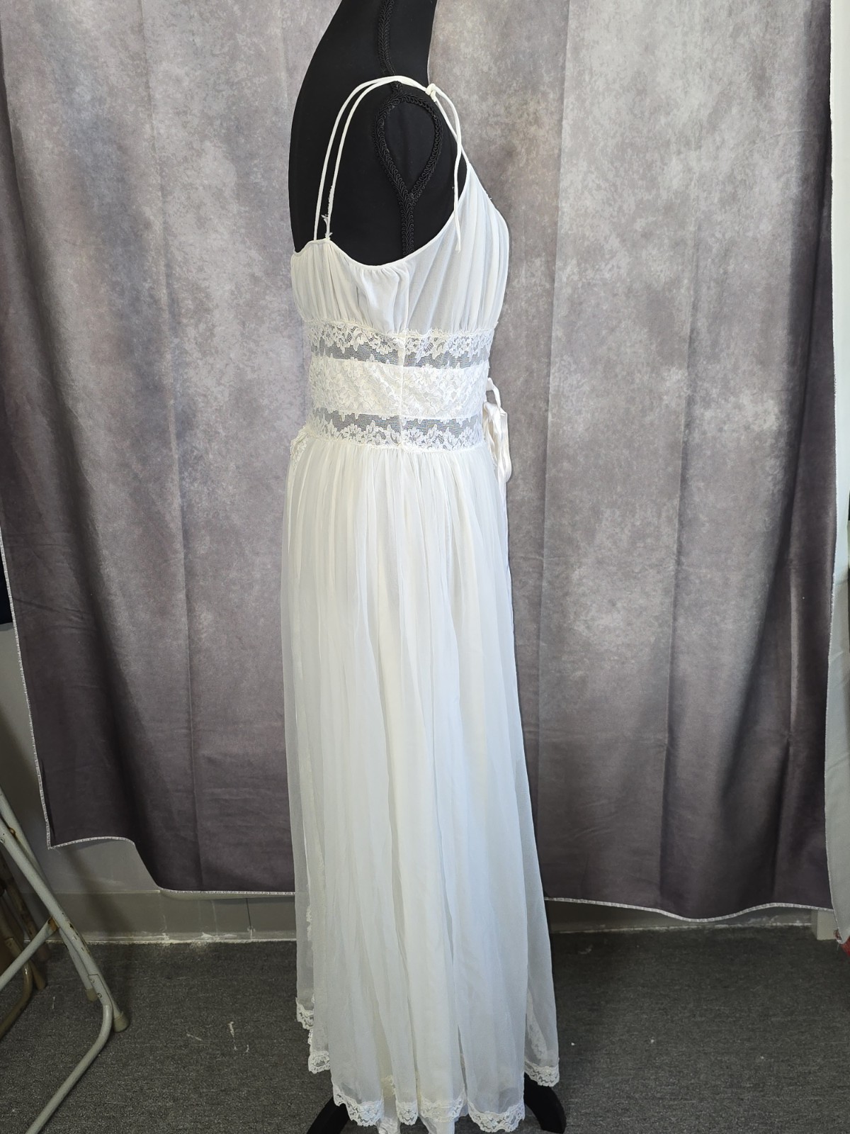 Vtg Eyeful by the Flaums White Nylon Nightgown 34 Sheer Lace Empire Waist READ!