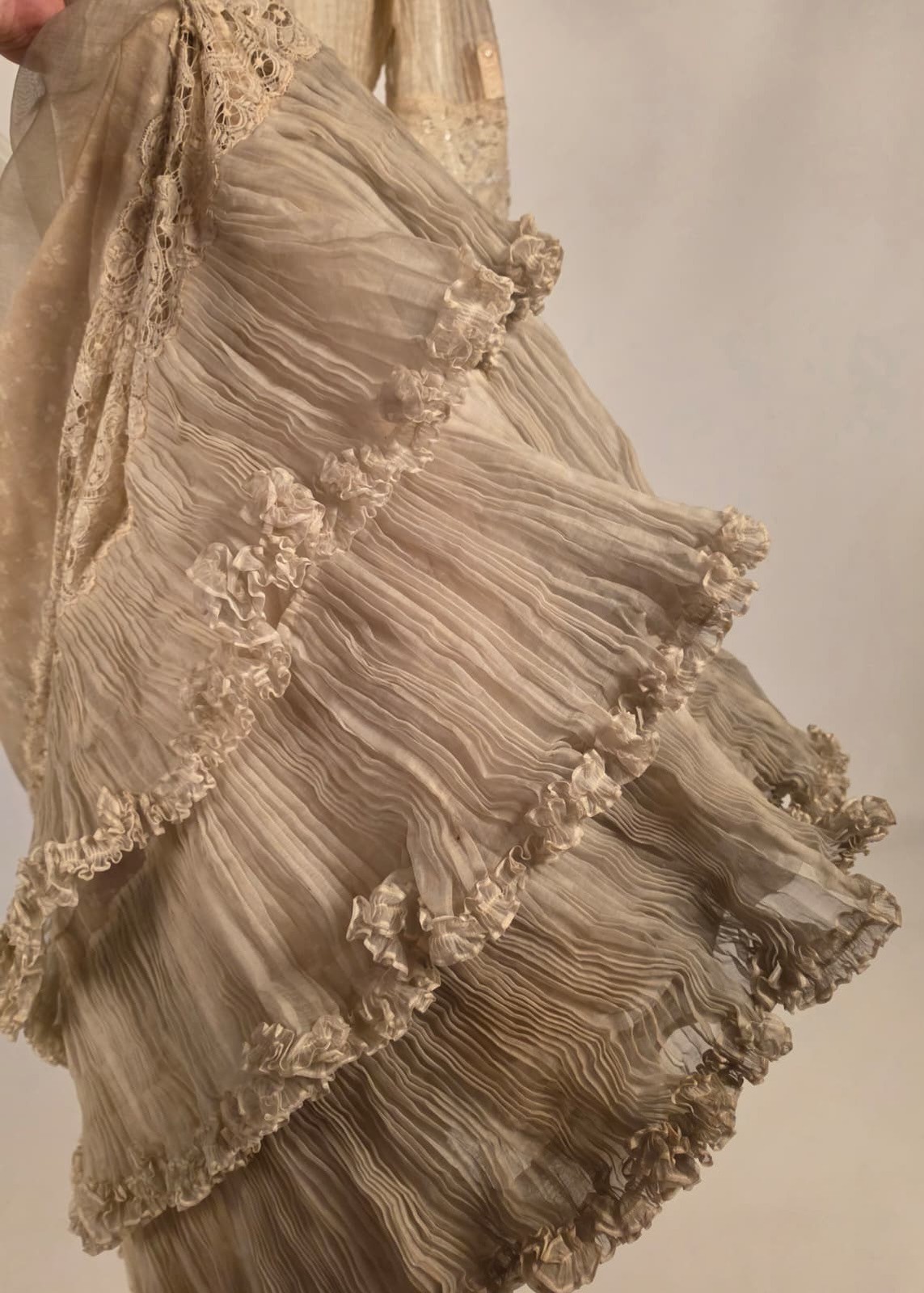 ETHEREAL EARLY EDWARDIAN COTTON ORGANDY DRESS W SPIDERWEB LACE + RICH RUFFLES