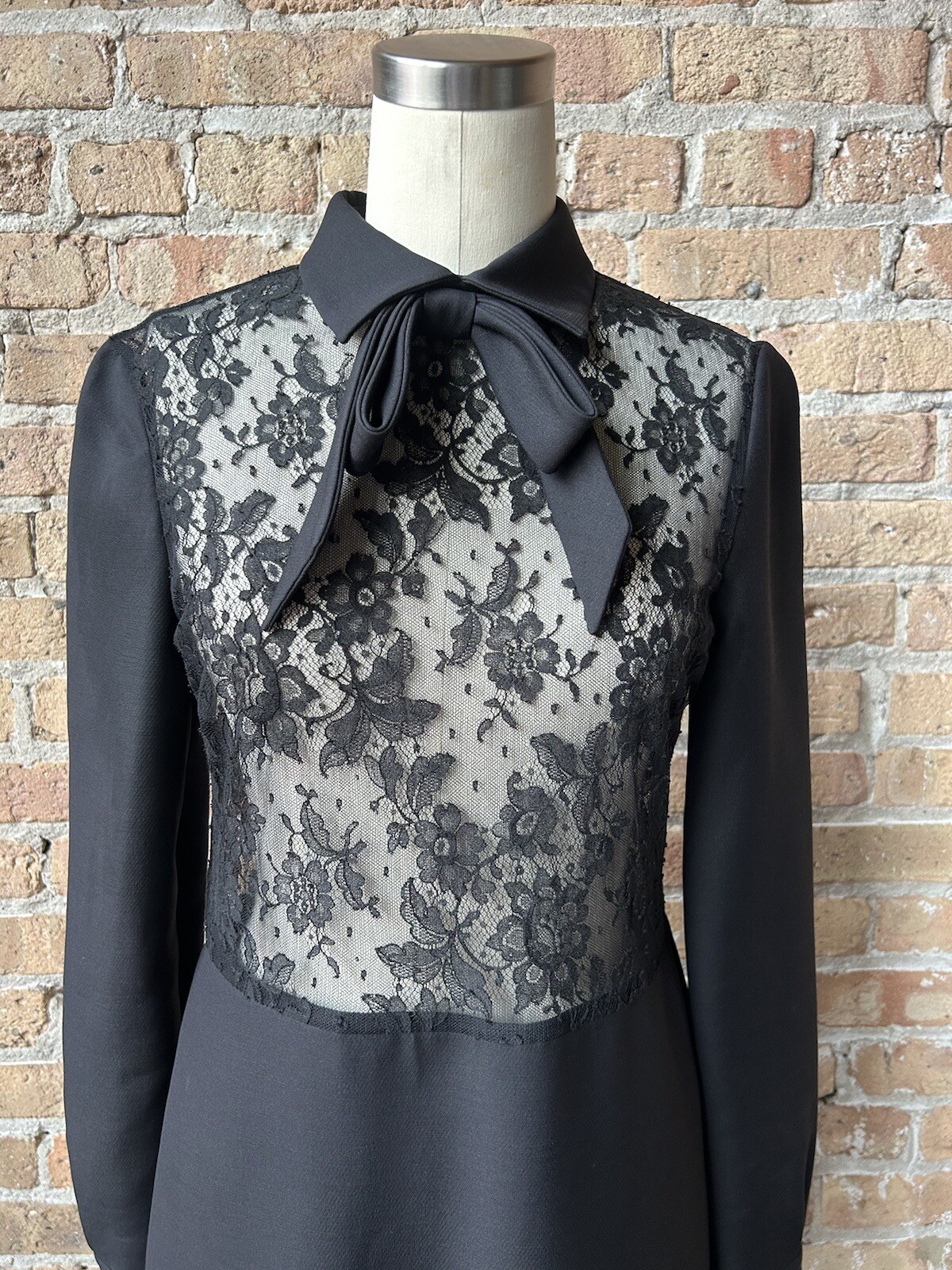 Runway Valentino dress 40, (size 6) Great Condition. Worn Only Twice.
