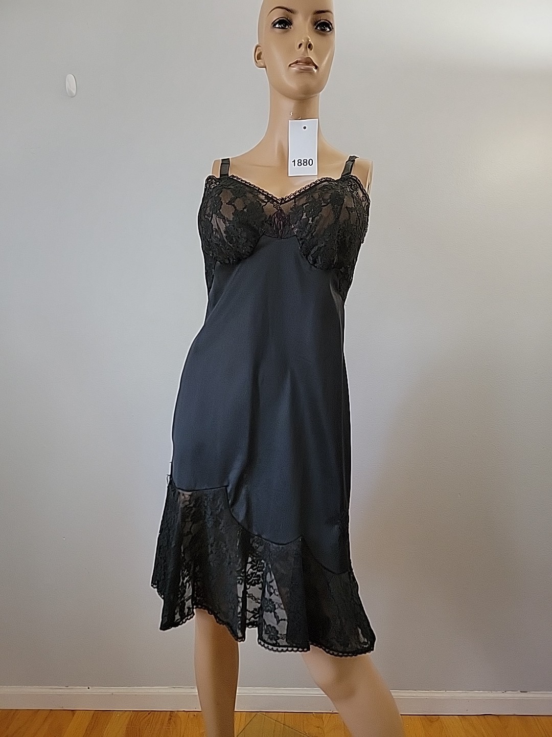 Vintage LAROS 100% Nylon Black Full Slip Lace Detail Size 36 Short