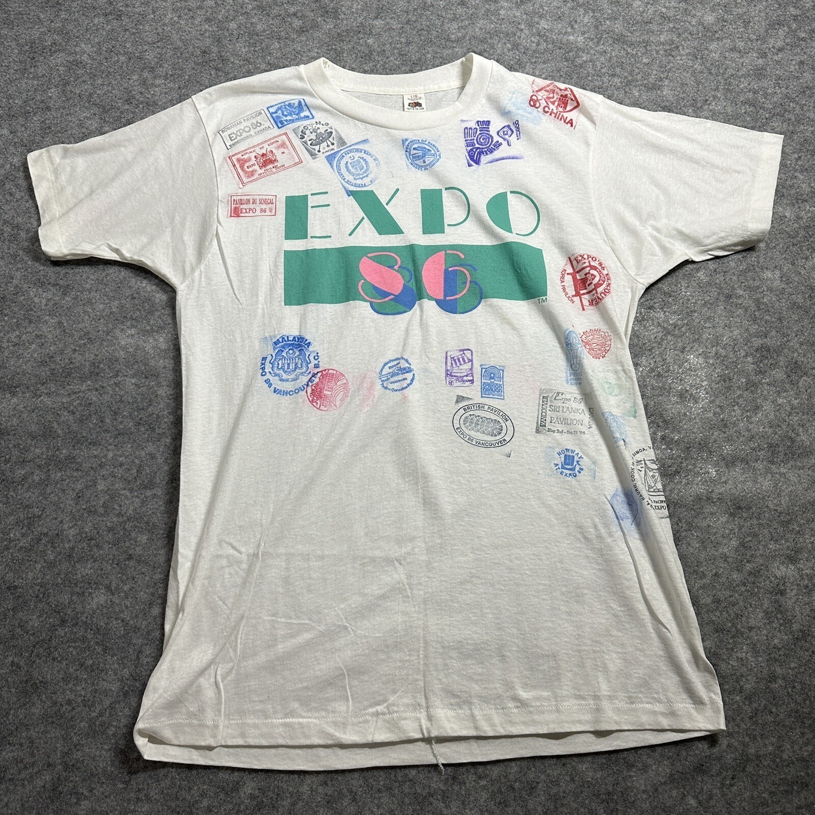 Vtg Expo 86 T-Shirt Womens Large White Passport Stamp Graphic Fruit of the Loom