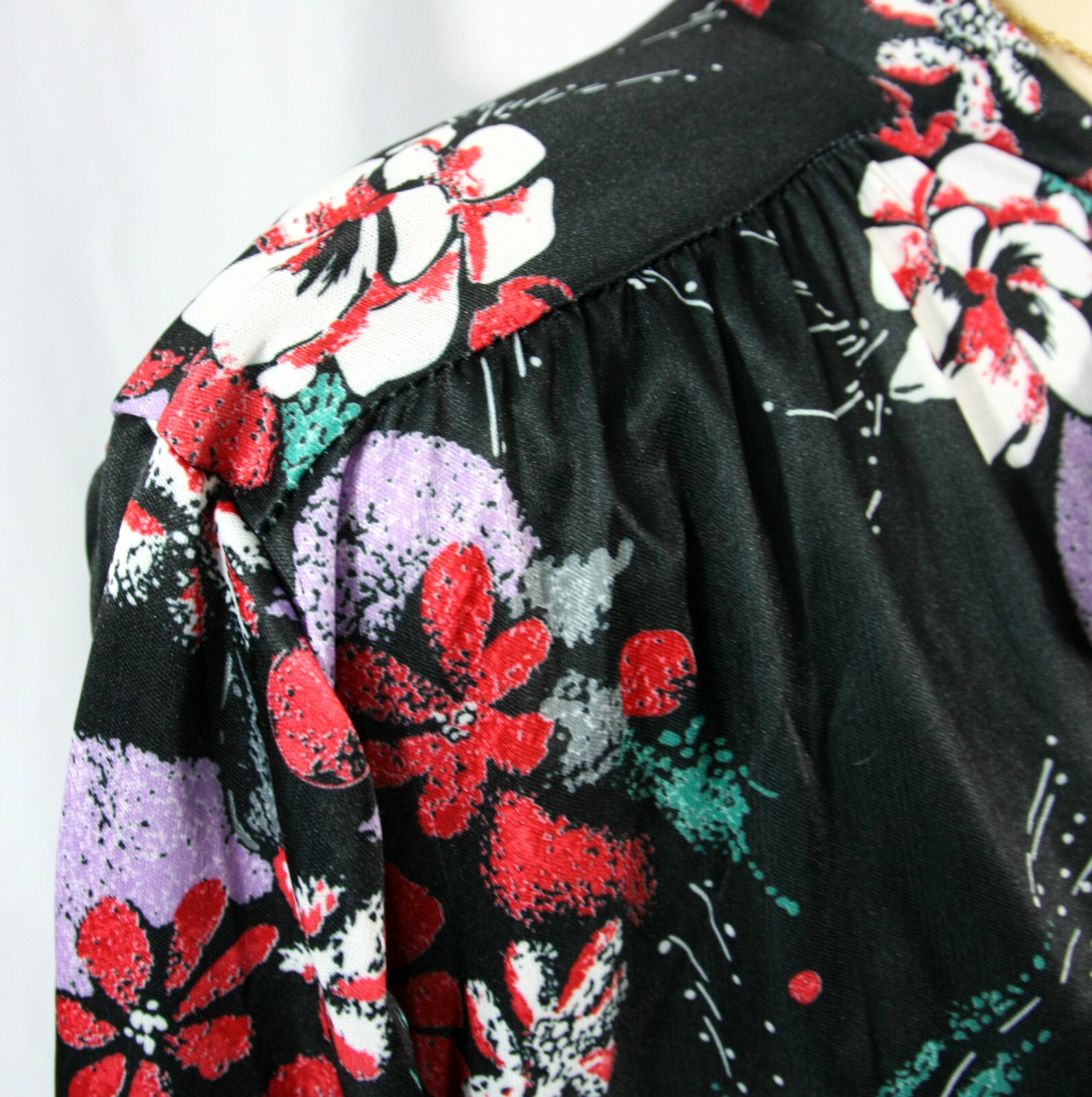 Vintage Red Black Floral Keyhole Bow Neck Tab Sleeve Tunic Top Boho 1970s M L