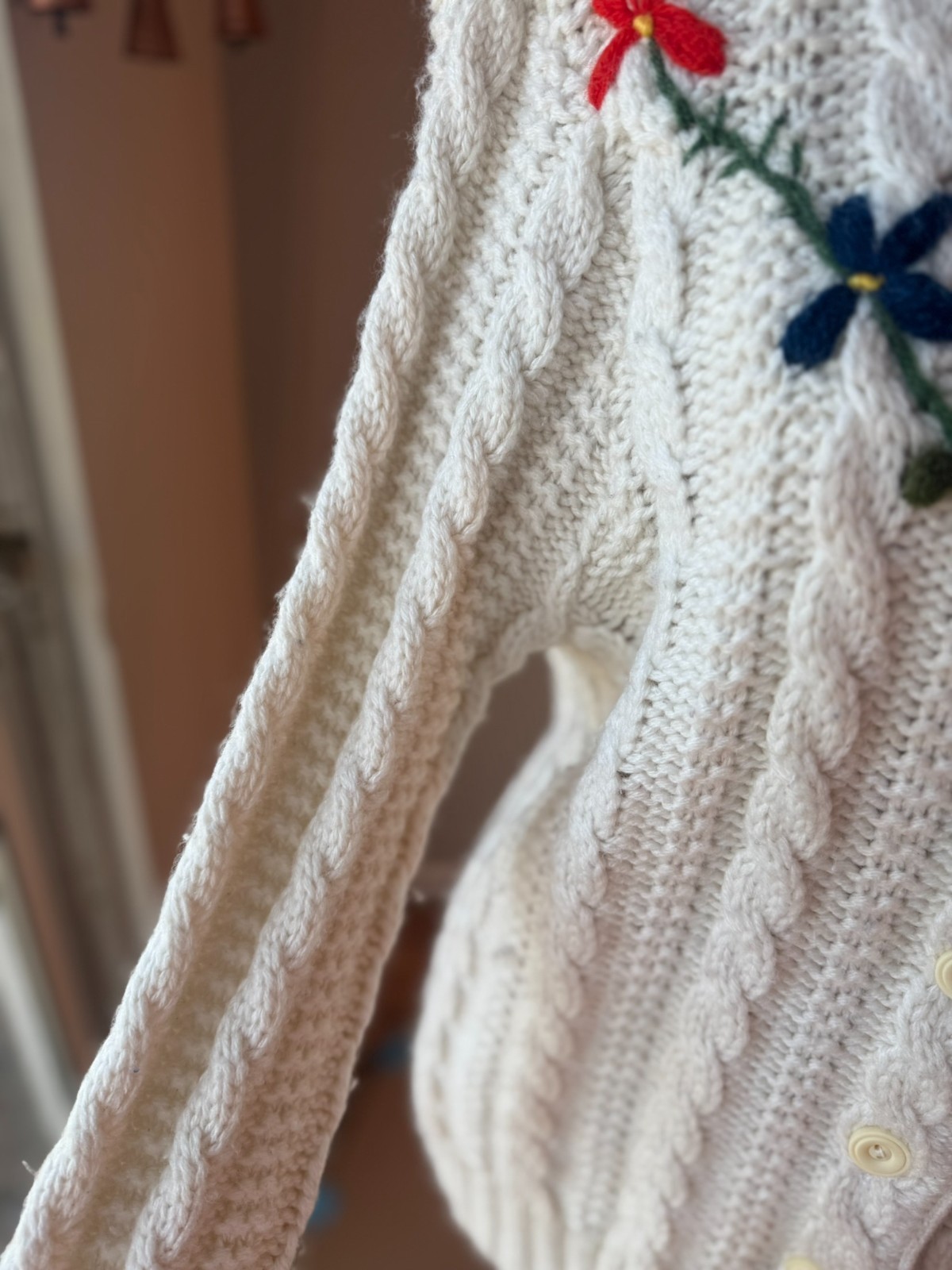 Vintage Cream CABLE KNIT Flower Sweater CARDIGAN Grandma COTTAGE Core Preppy S/M