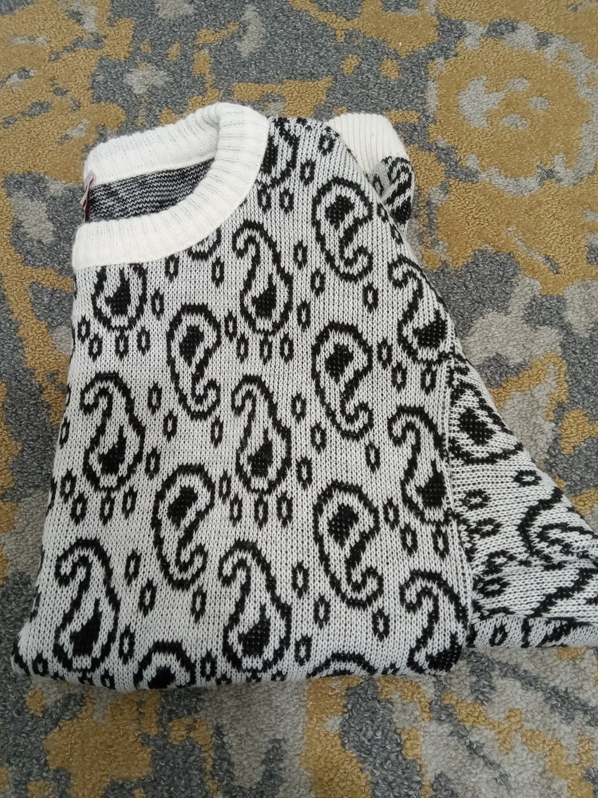 Jamknits Vintage Womens Winter Sweater Made in USA White & Black Paisley 42 Inch