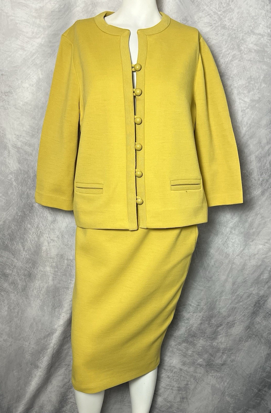 Vintage 1960s Mod Butte Knit 100% Yellow Wool Skirt Jacket Suit Set 2 PC Size M