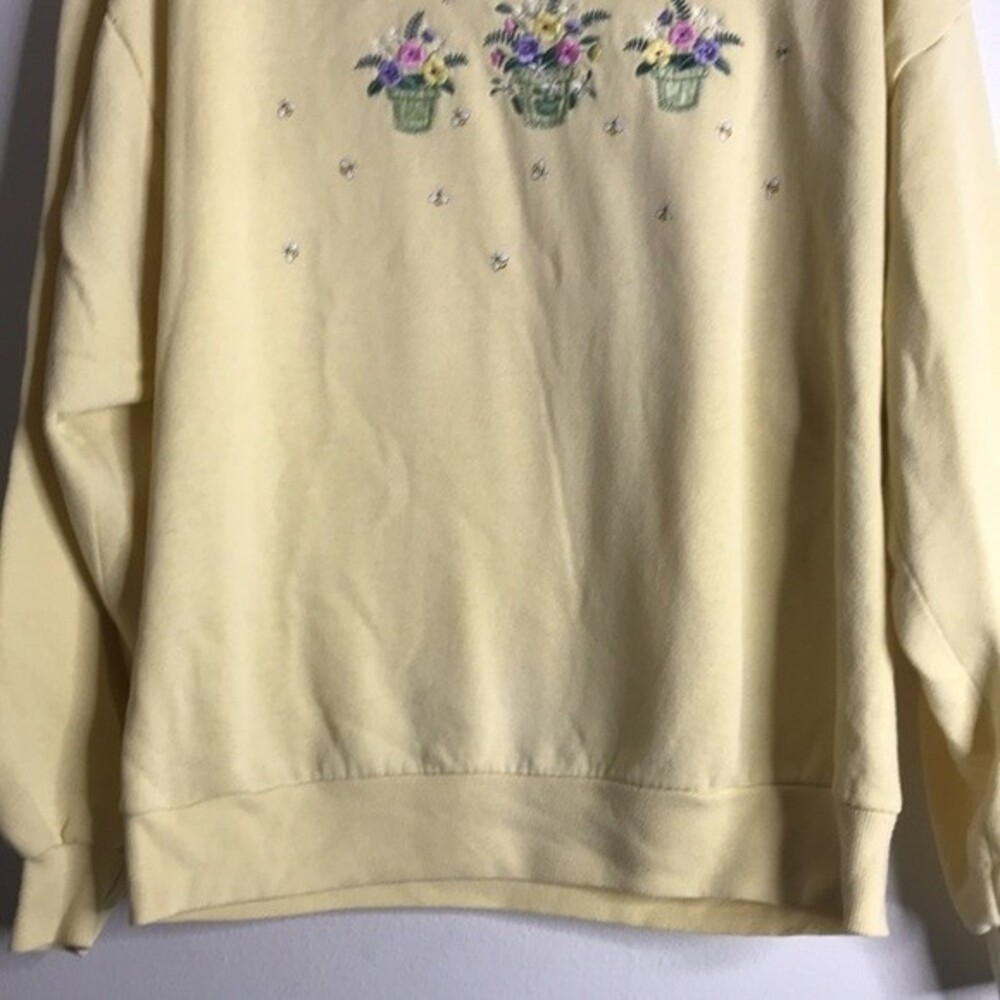 Vtg top stitch yellow sweater embroidere flowers size large made in USA cute 90s