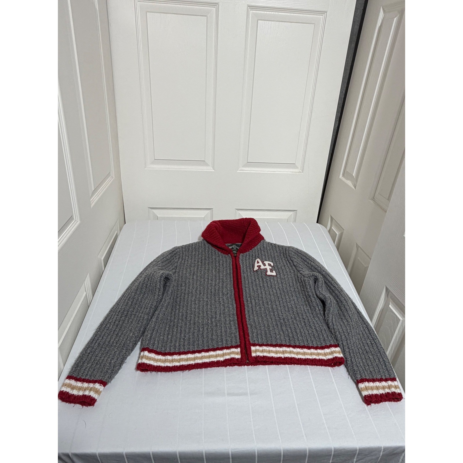 American Eagle Varsity Zip Up Cardigan Sweater Gray Red Striped women’s Medium